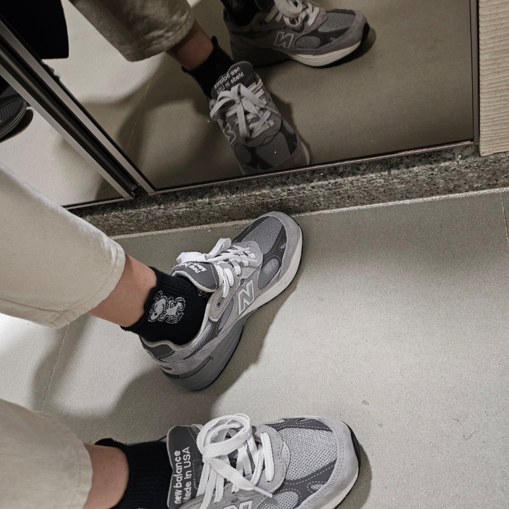 (W) New Balance 993 Made in USA Grey - B Standard 착용 스타일 - 3