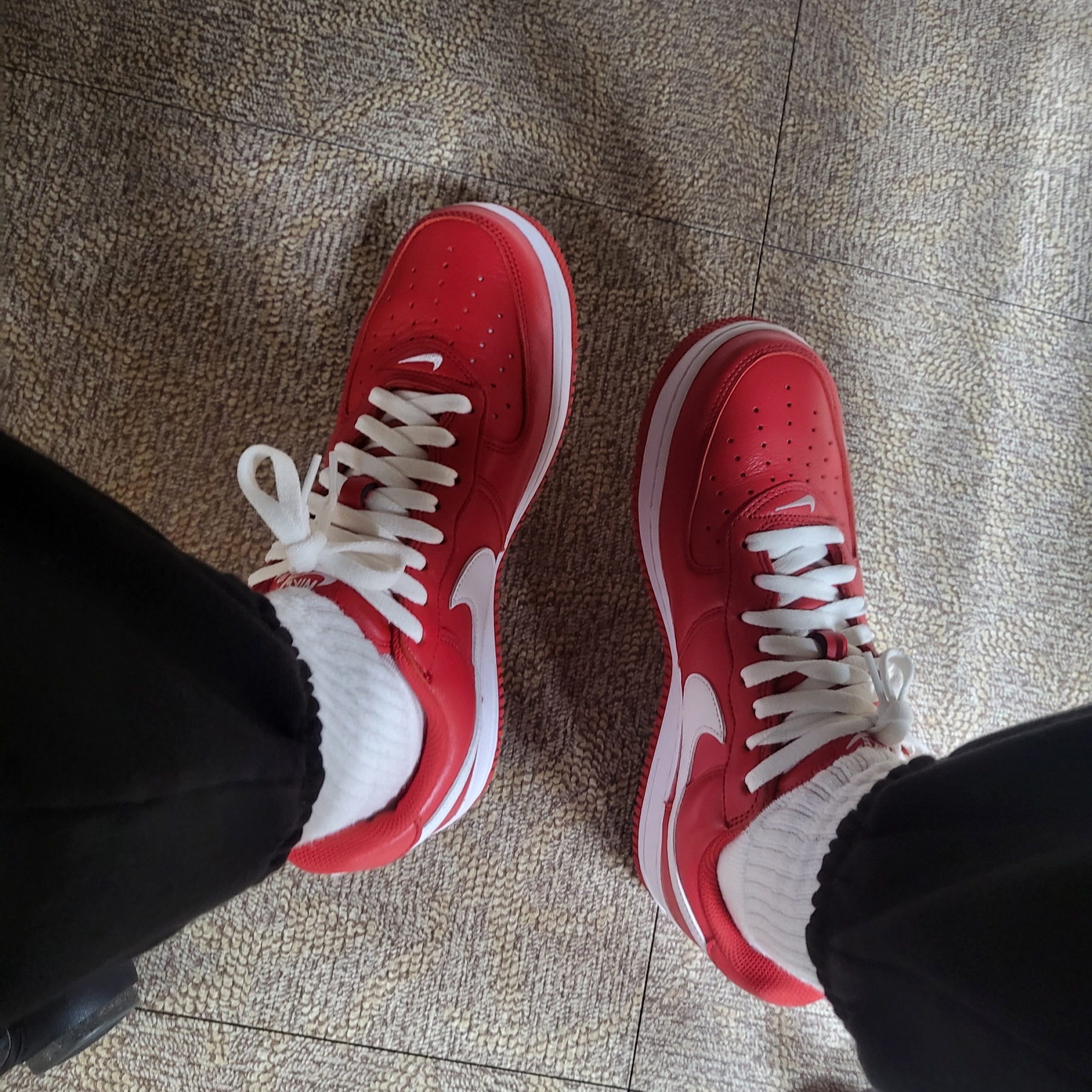 Nike Air Force 1 Low Retro Color of the Month University Red 착용 스타일