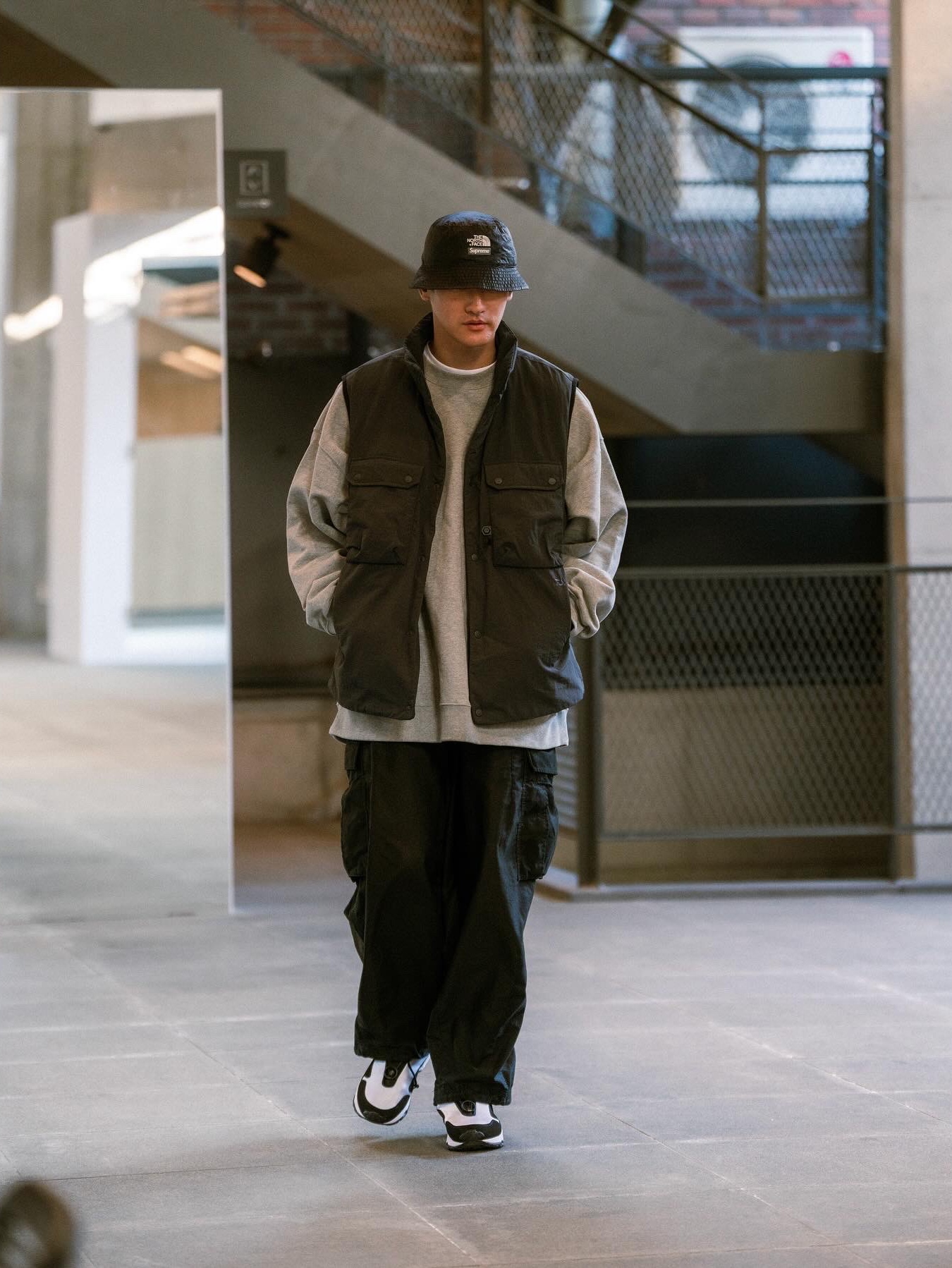 Nike x Comme des Garcons Homme Plus Air Max Sunder SP White Black, Supreme x The North Face Snakeskin Packable Reversible Crusher Black - 18SS 착용 스타일 - 5