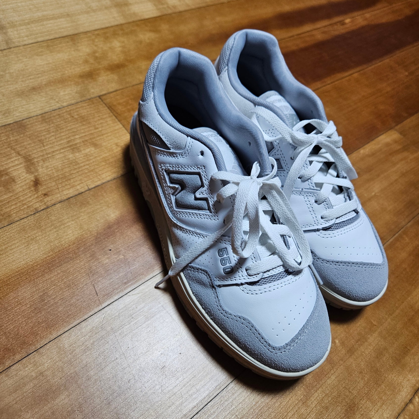 New Balance 550 White Rain Cloud - 2E Wide 착용 스타일