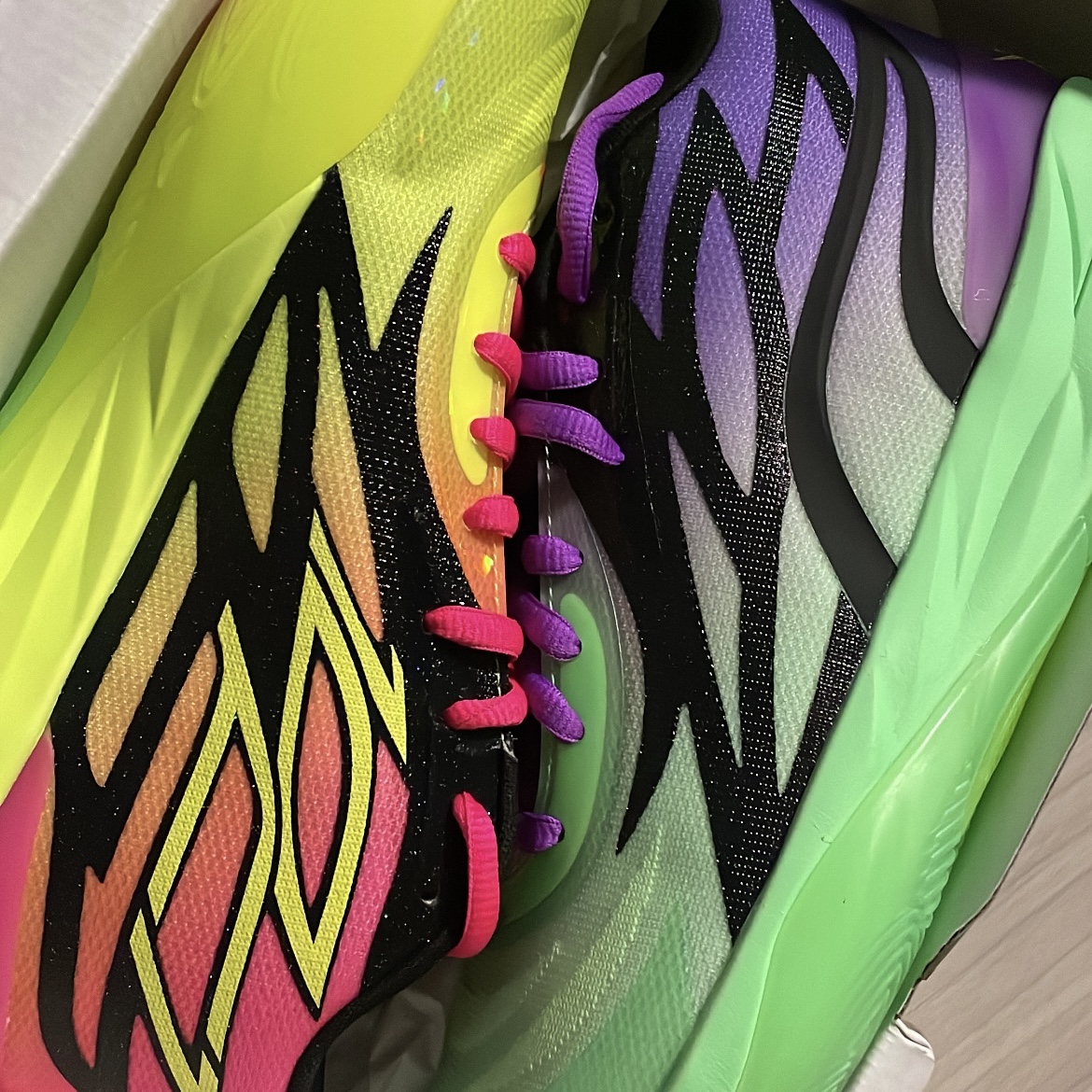 Puma x Rick & Morty MB.02 Lamelo Ball Safety Yellow Elektro Green 착용 스타일