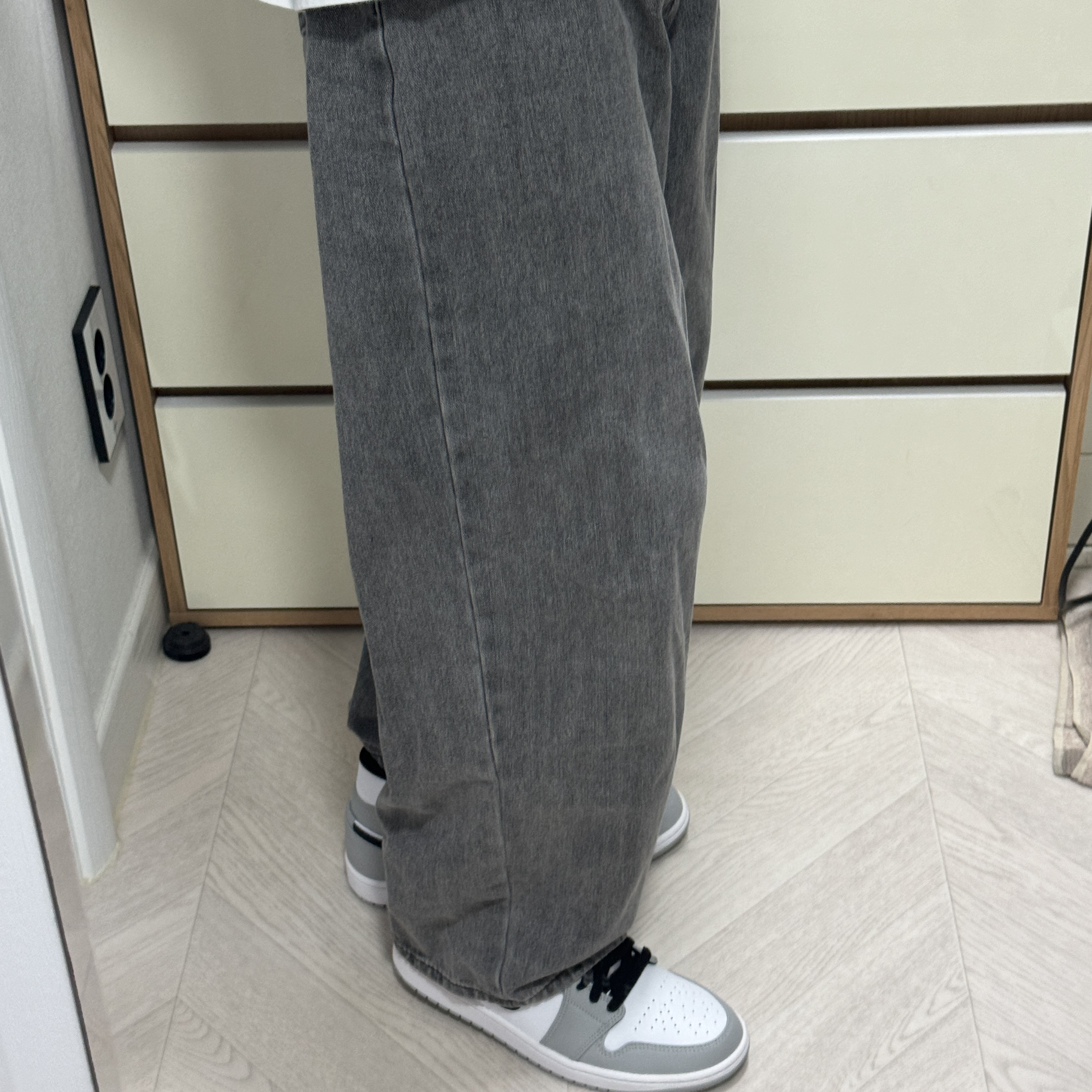 Jordan 1 Mid Light Smoke Grey 착용 스타일