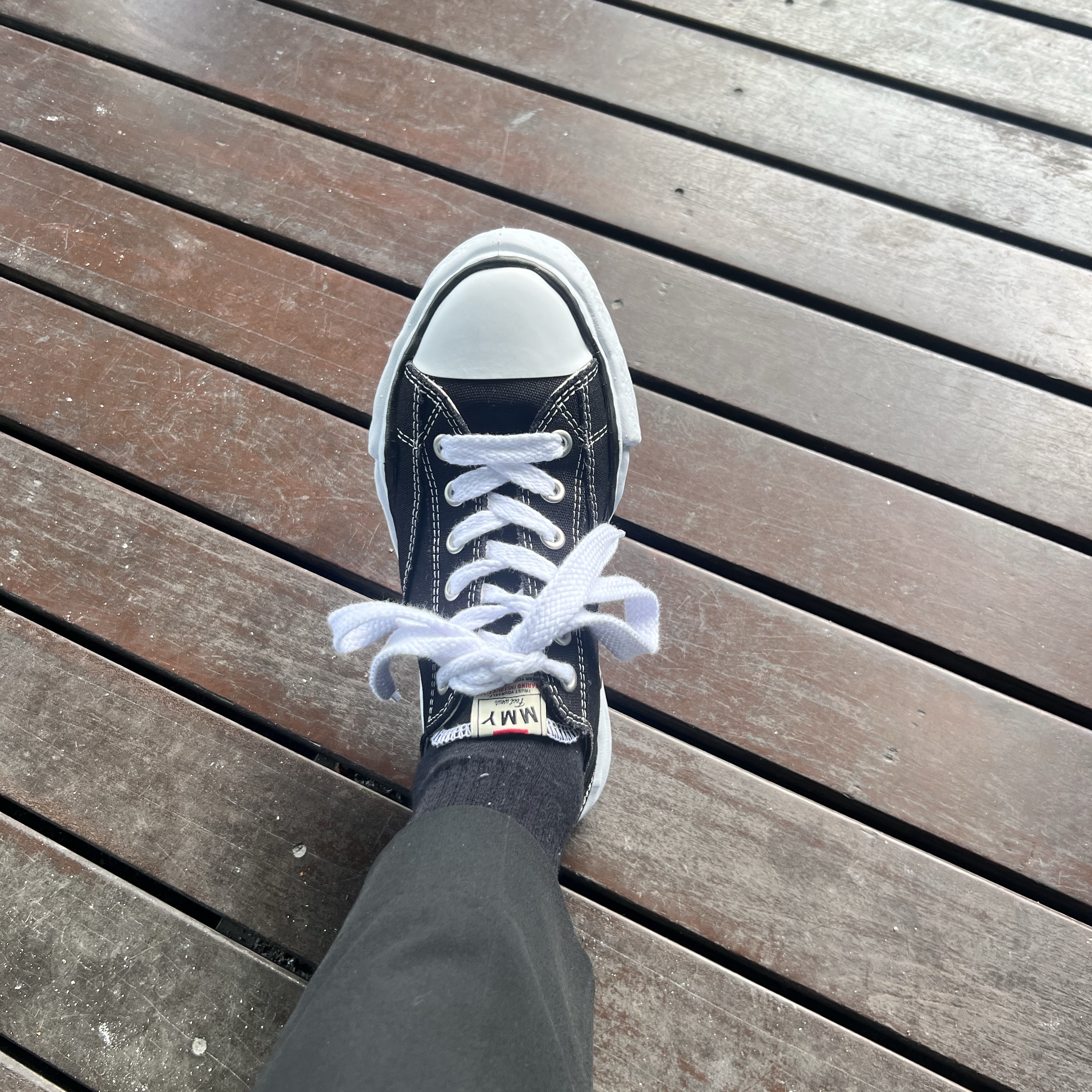 Maison Mihara Yasuhiro Peterson OG Sole Canvas Low Sneakers Black 착용 스타일