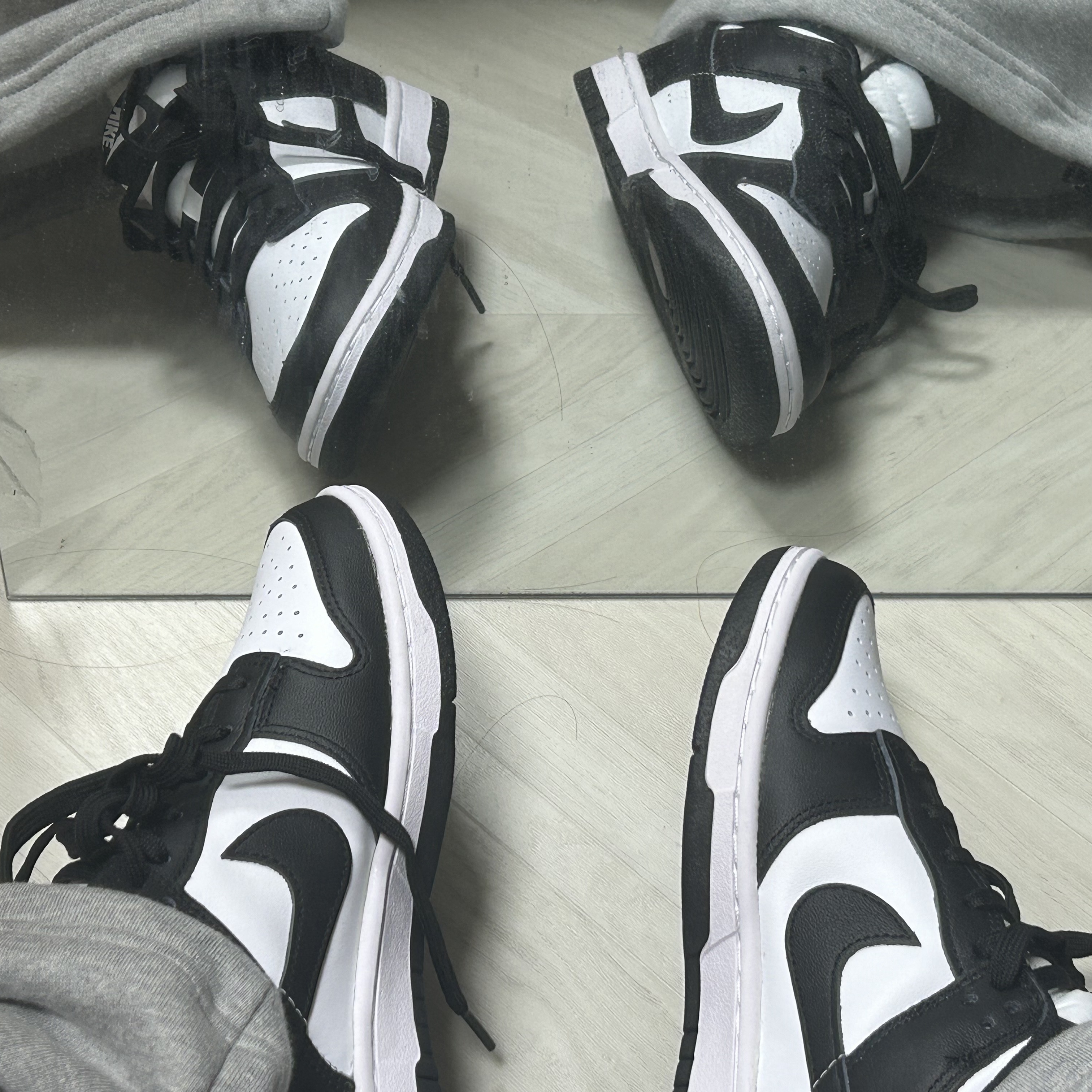 (W) Nike Dunk Low Black 착용 스타일 - 1