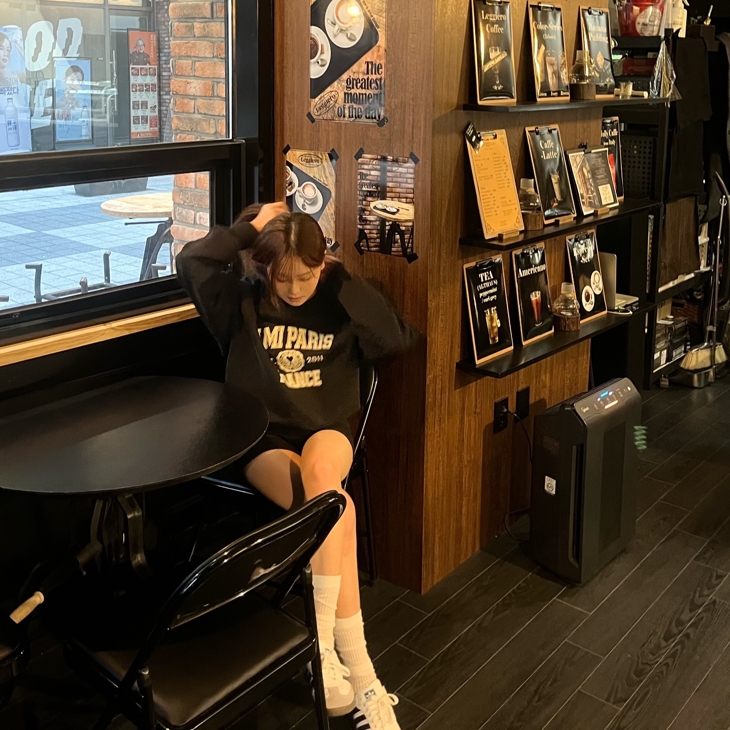 AMI Paris France Sweatshirt Black, Adidas Samba OG Cloud White 착용 스타일 - 3