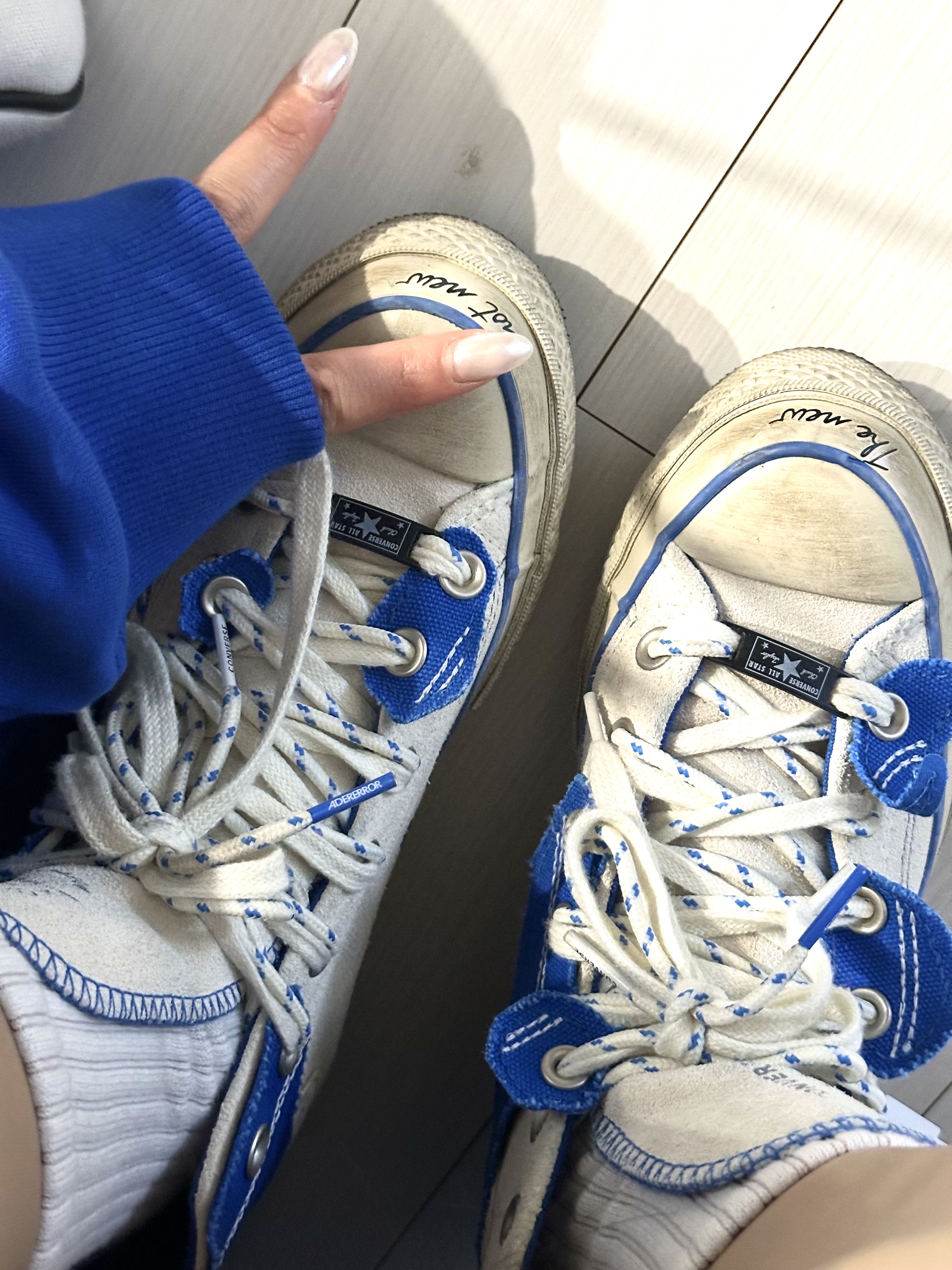 Converse x Ader Error Chuck 70 High White, Apple AirPods Max Lightning Silver (Korean Ver.) 착용 스타일 - 2