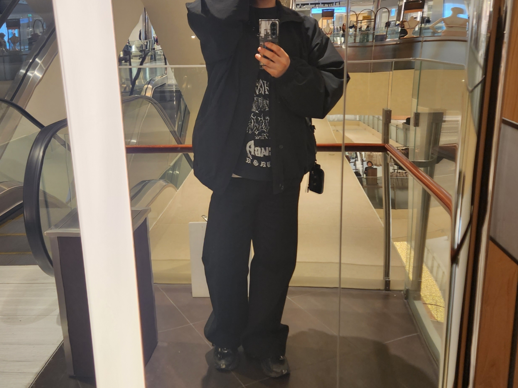 Balenciaga Minimal Tracksuit Jacket Black 착용 스타일