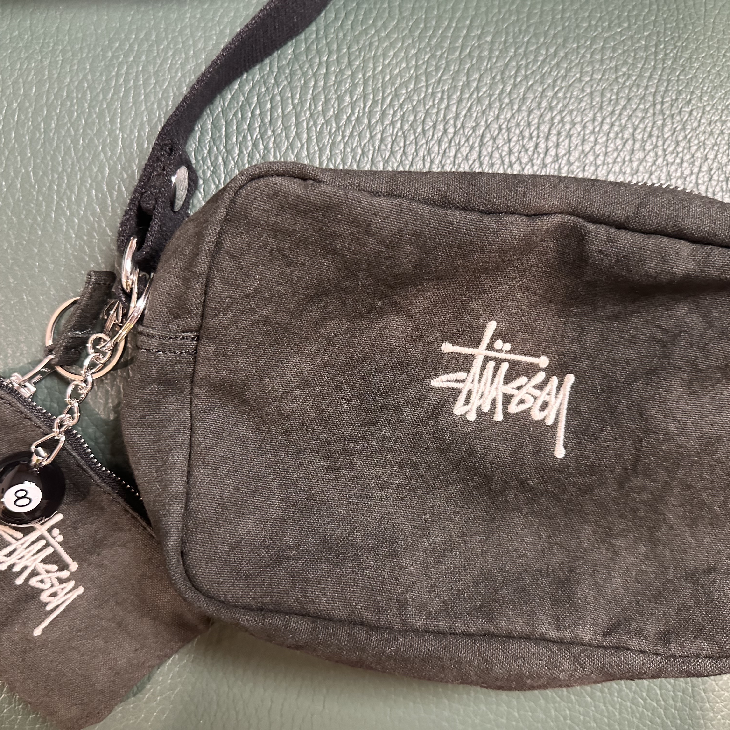Stussy Canvas Coin Pouch Washed Black, Stussy 8 Ball Keychain Black 착용 스타일