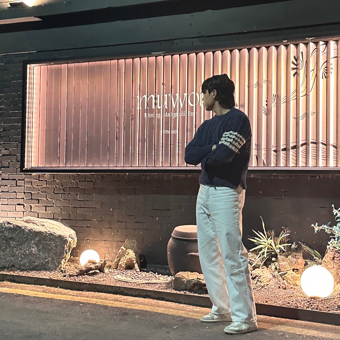 Thom Browne Donegal Twist Cable 4-Bar Classic Crewneck Pullover Blue 착용 스타일