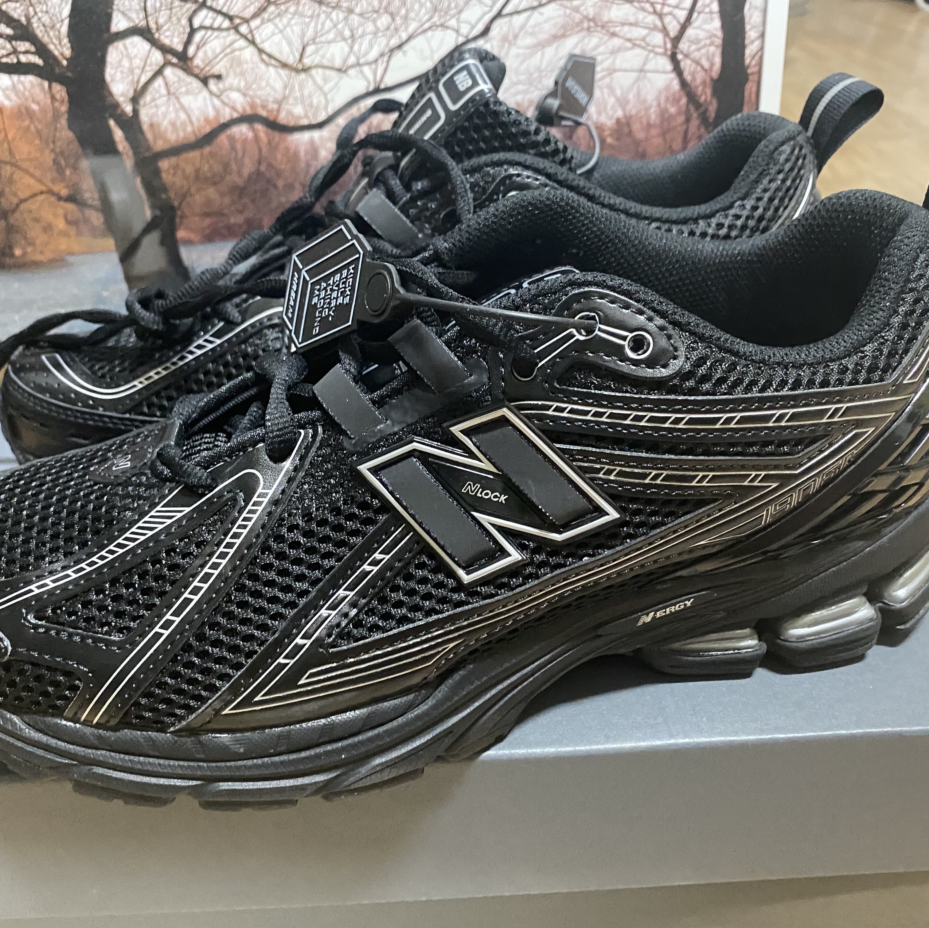 New Balance 1906R Black Silver Metallic 착용 스타일