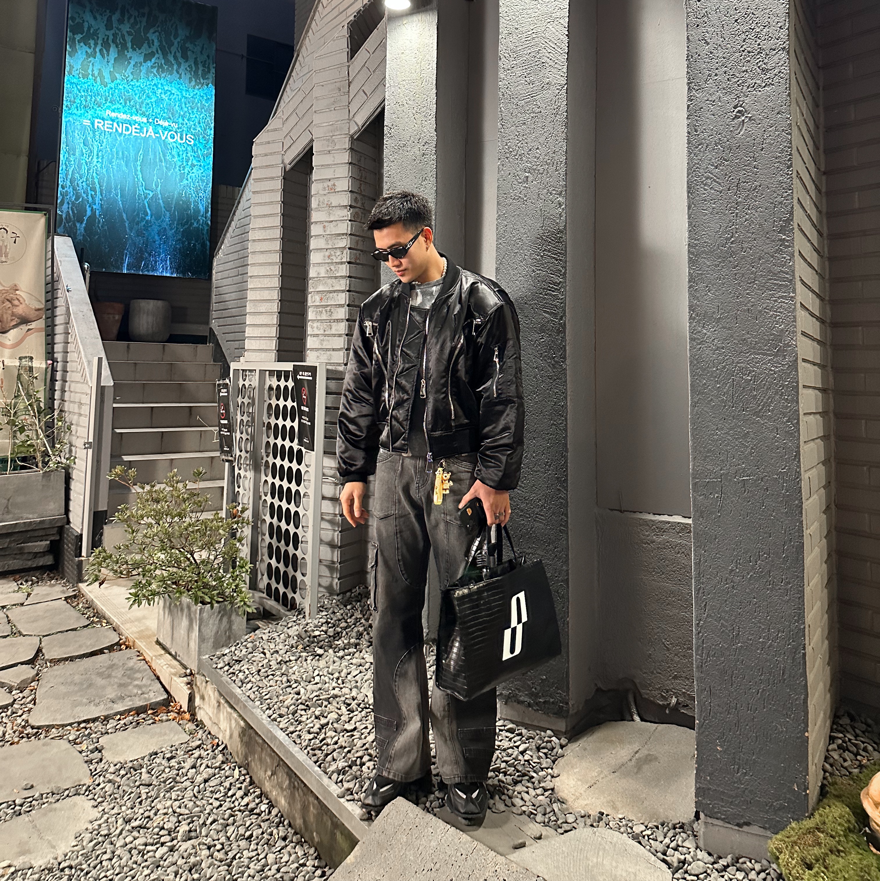 Gentle Monster Duru 01 Black, Nike x Martine Rose Shox MR4 Black 착용 스타일 - 1