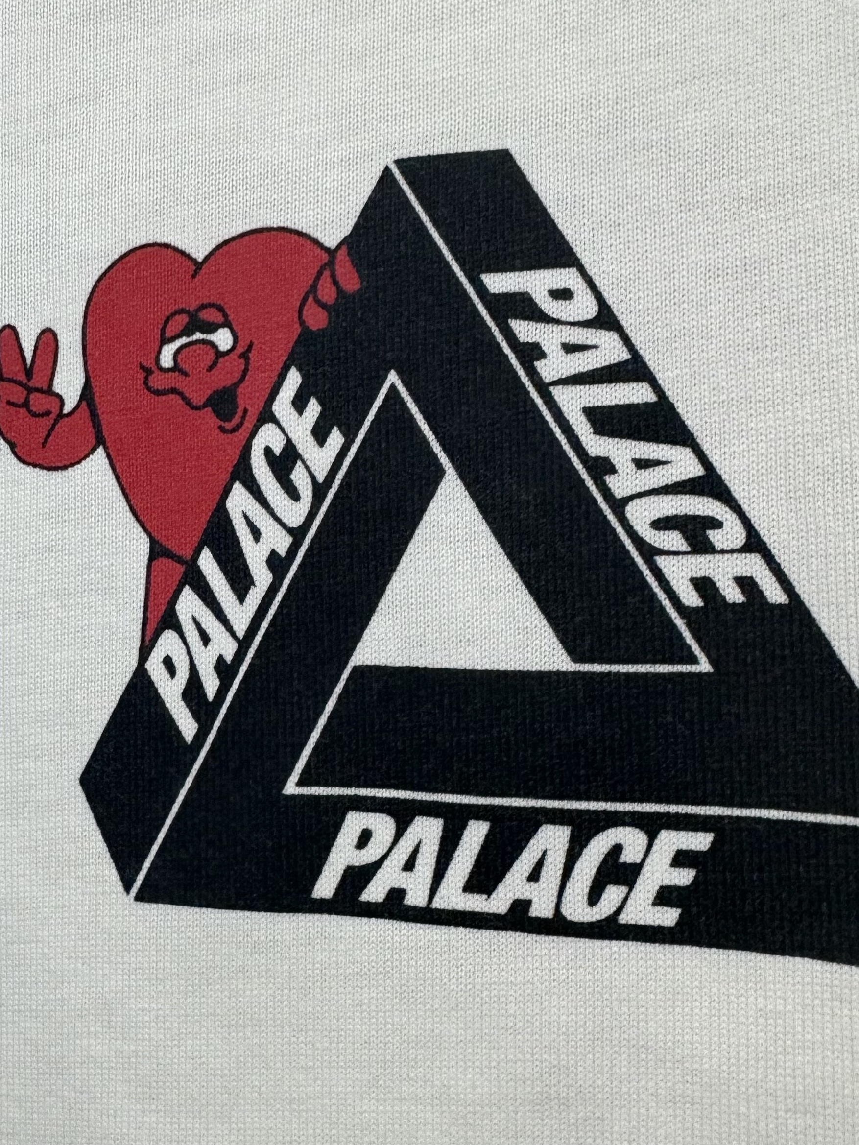 Palace Tri-Hearts T-Shirt Soft White - 24SS 착용 스타일 - 3