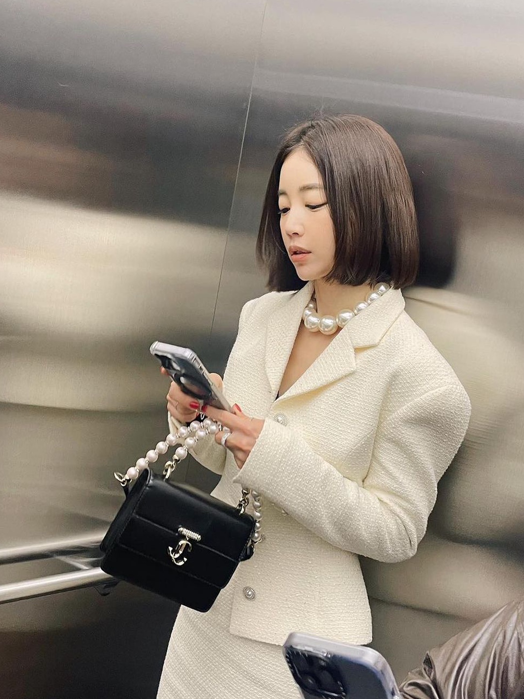 Green Butter Women Silver Multi Button Tweed Crop Jacket Ivory 착용 스타일 - 4
