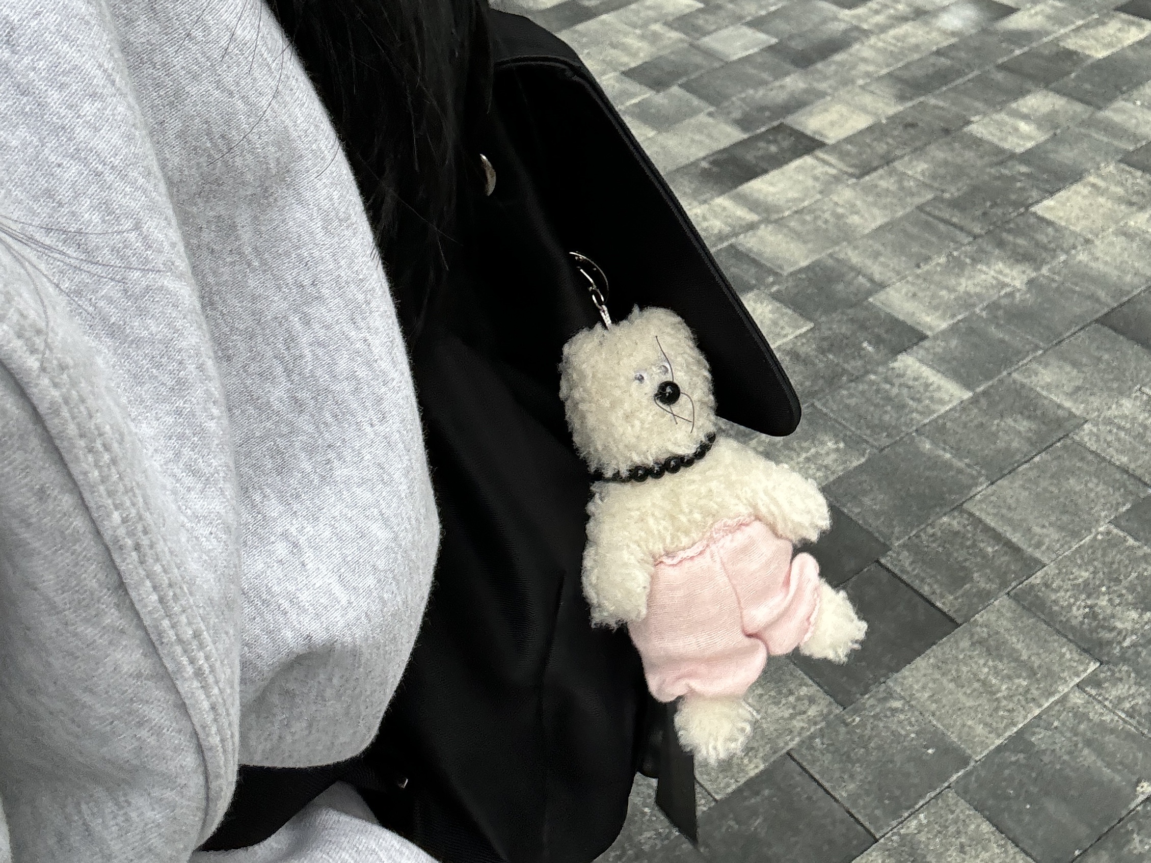 [KREAM 단독] Monamhee Creami Keyring Cream, Minitmute Clo Backpack Black 착용 스타일