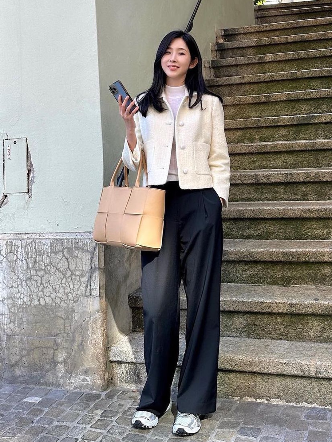 Green Butter Women Silver Multi Button Tweed Crop Jacket Ivory 착용 스타일 - 5