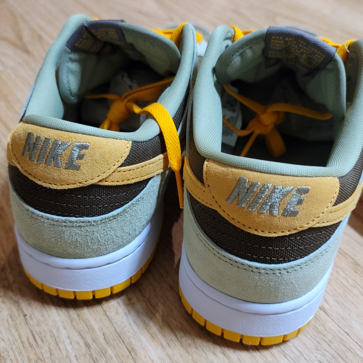 Nike Dunk Low SE Dusty Olive 착용 스타일 - 2