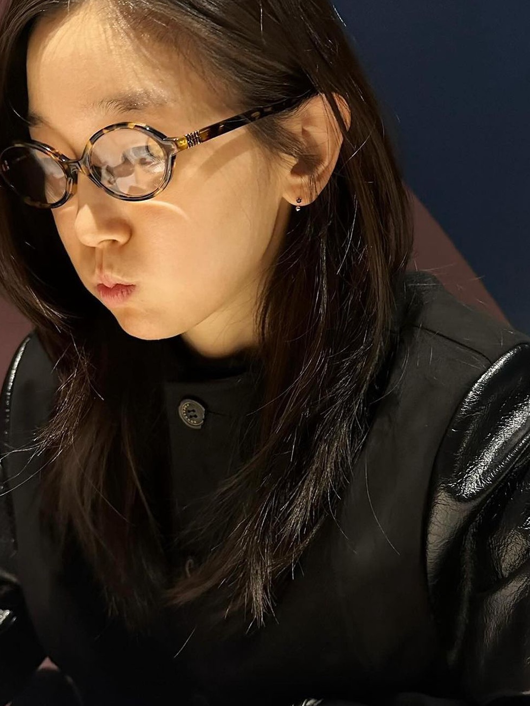 (W) Miu Miu Regard Sunglasses Blue Lenses Honey Tortoiseshell Acetate Standard fit, (W) Miu Miu Regard sunglasses Blue Lenses Honey Tortoiseshell Acetate Alternative fit 착용 스타일 - 2