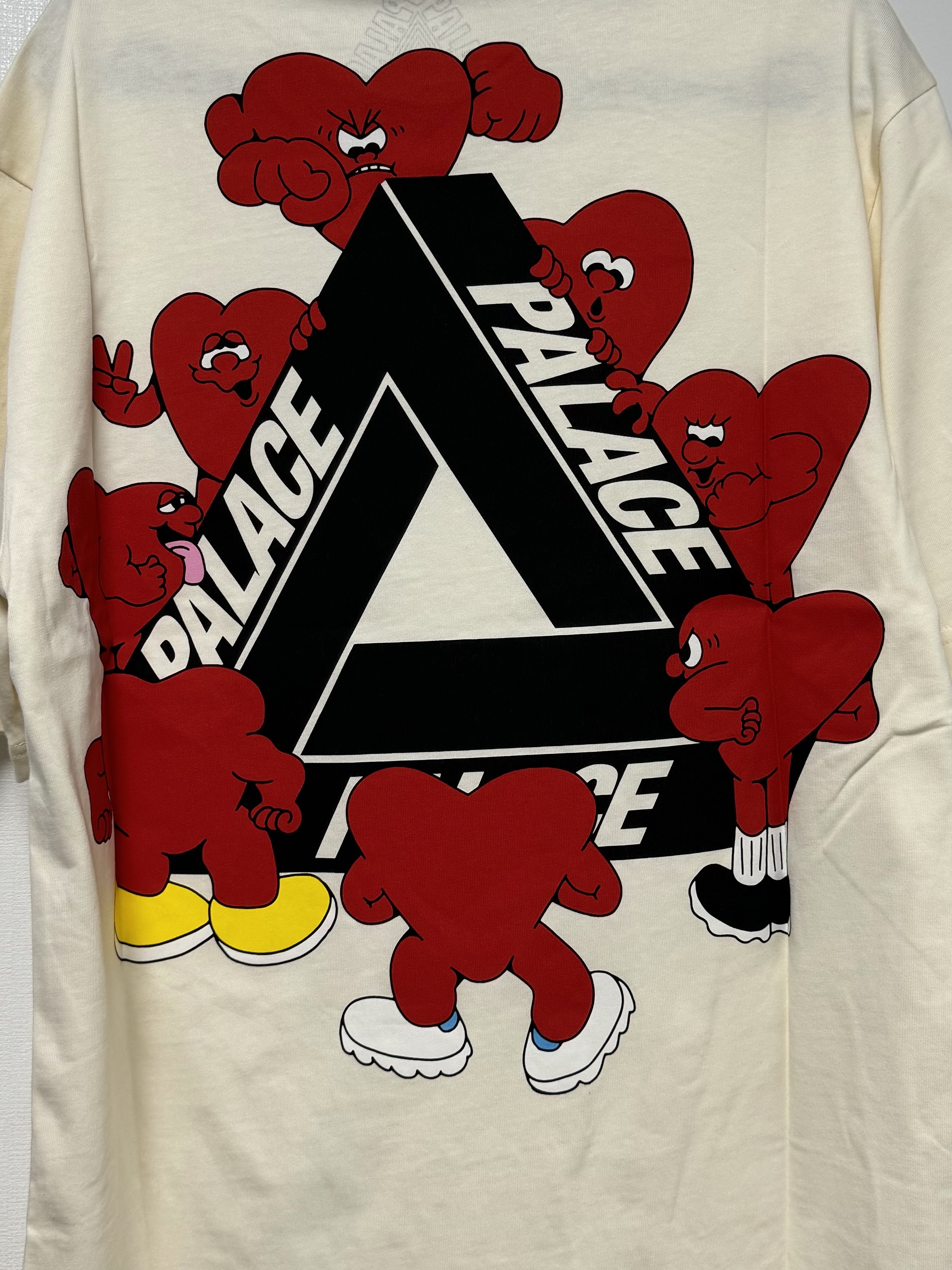 Palace Tri-Hearts T-Shirt Soft White - 24SS 착용 스타일 - 2
