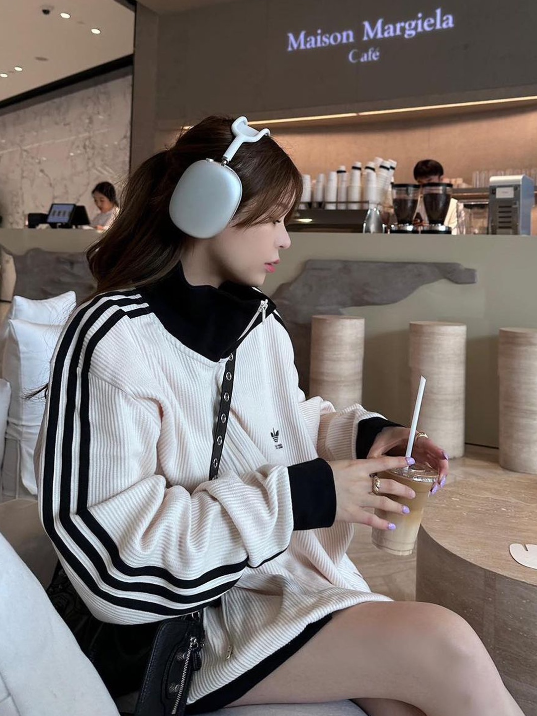 Adidas Adicolor Classic Waffle Beckenbauer Track Jacket Wonder White - US Sizing, Adidas Adicolor Classic Waffle Beckenbauer Track Jacket Wonder White - KR Sizing 착용 스타일 - 3