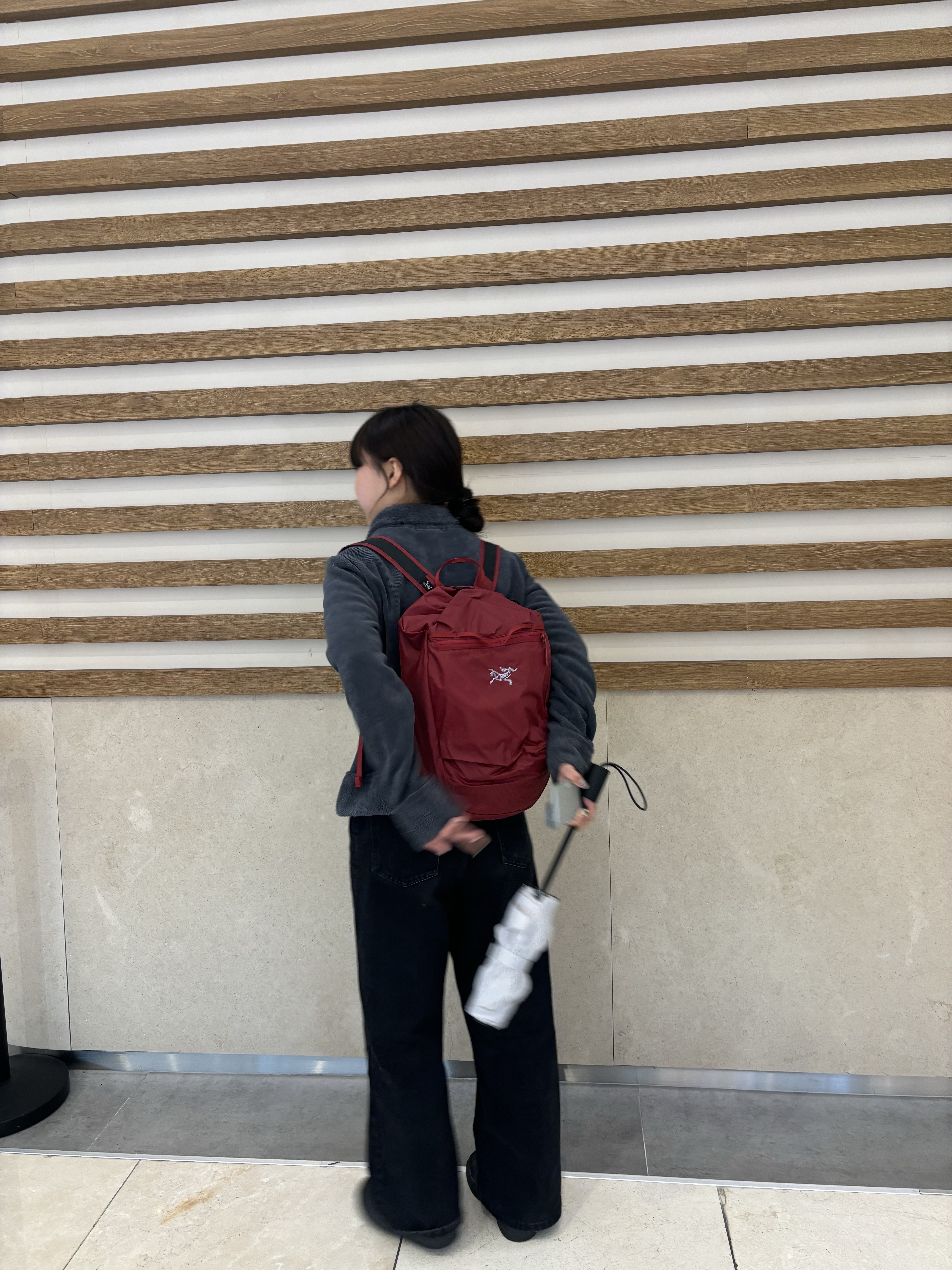 Arc'teryx Heliad 10 Backpack Bordeaux 착용 스타일
