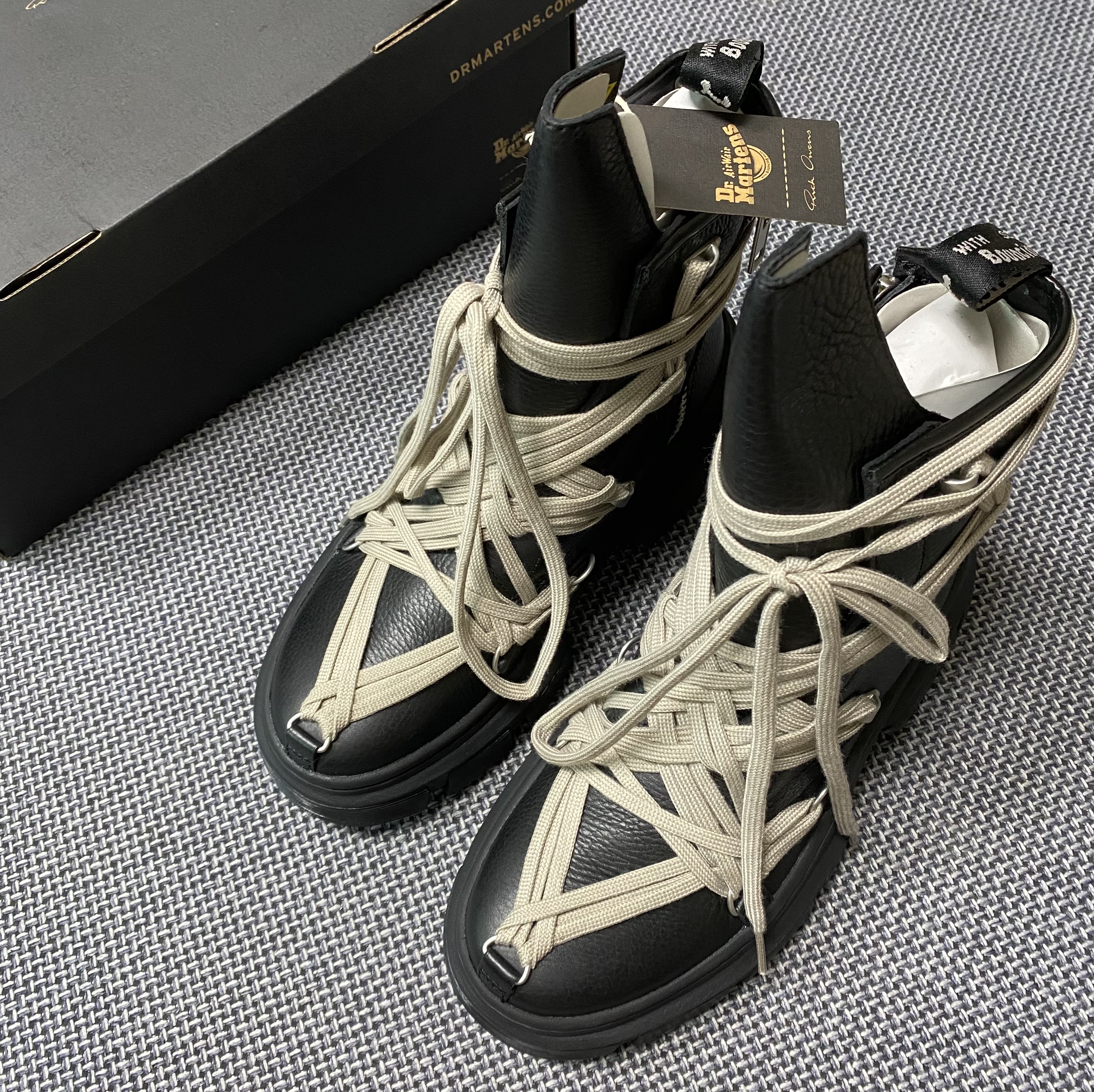 Dr. Martens x Rick Owens 1460 DMXL Megalace Black 착용 스타일