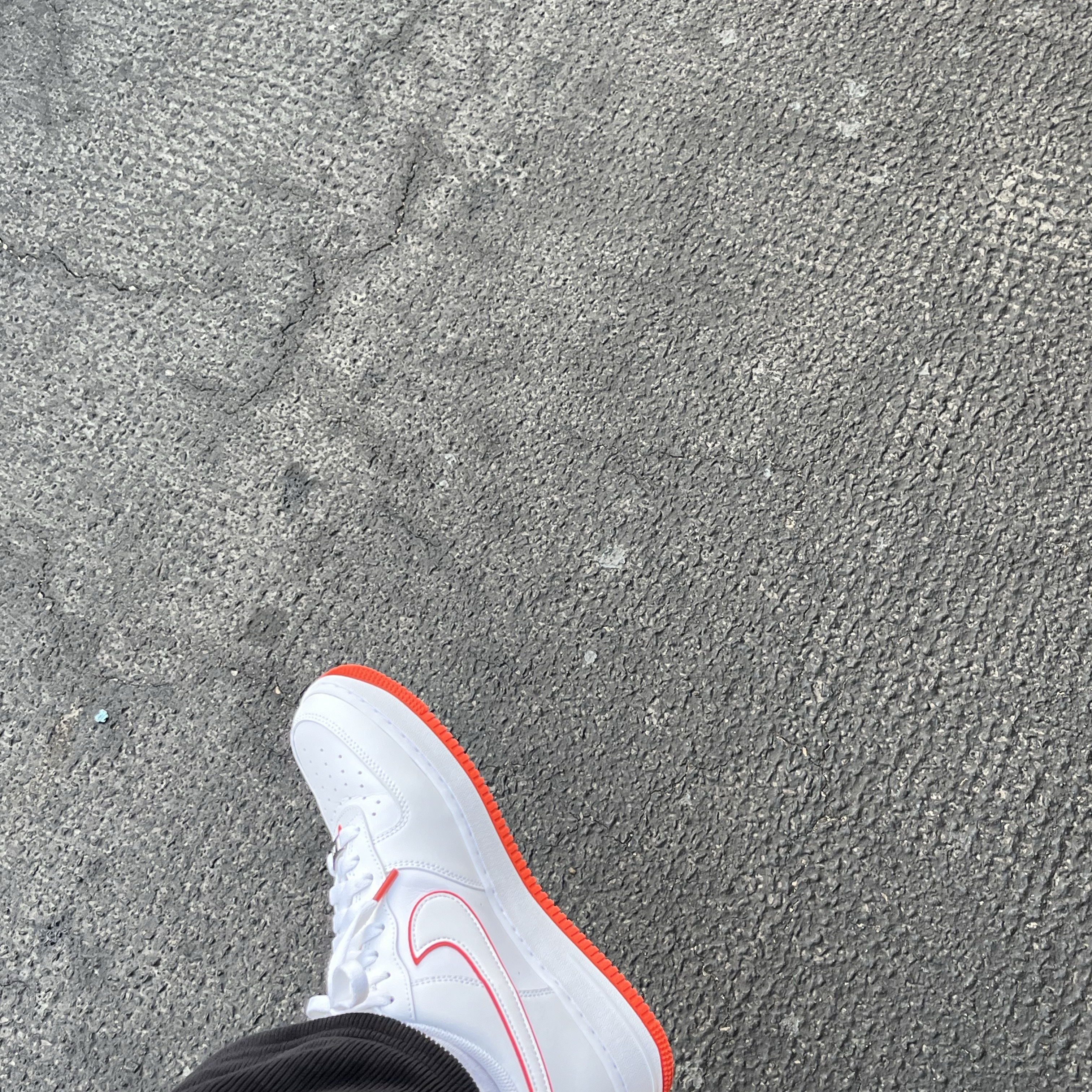 Nike Air Force 1 '07 White Picante Red 착용 스타일