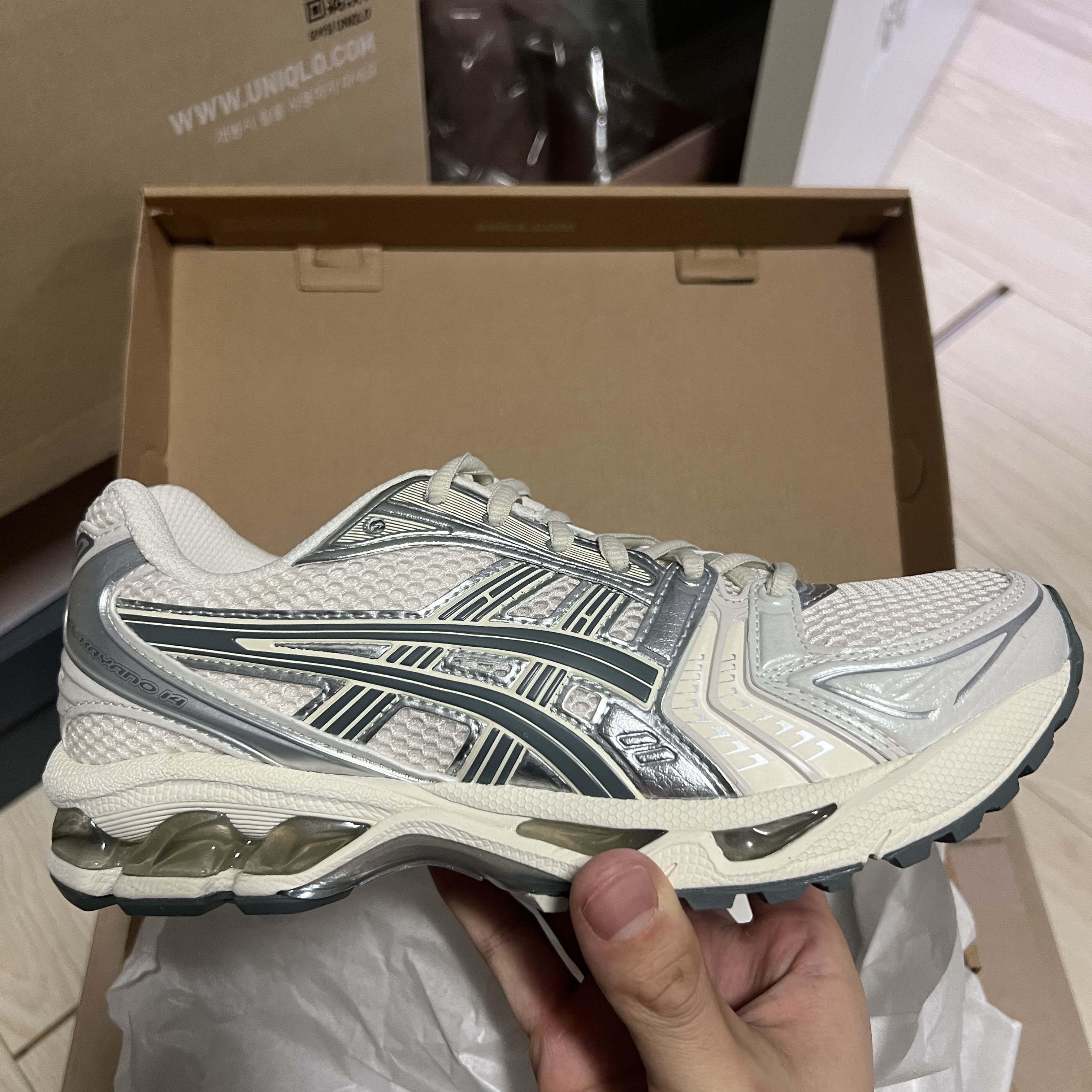 Asics Gel-Kayano 14 Birch Dark Pewter 착용 스타일