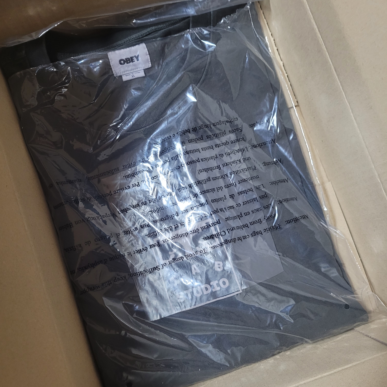 IAB Studio x Obey Icon Heavyweight Box T-Shirt Digital Black 착용 스타일