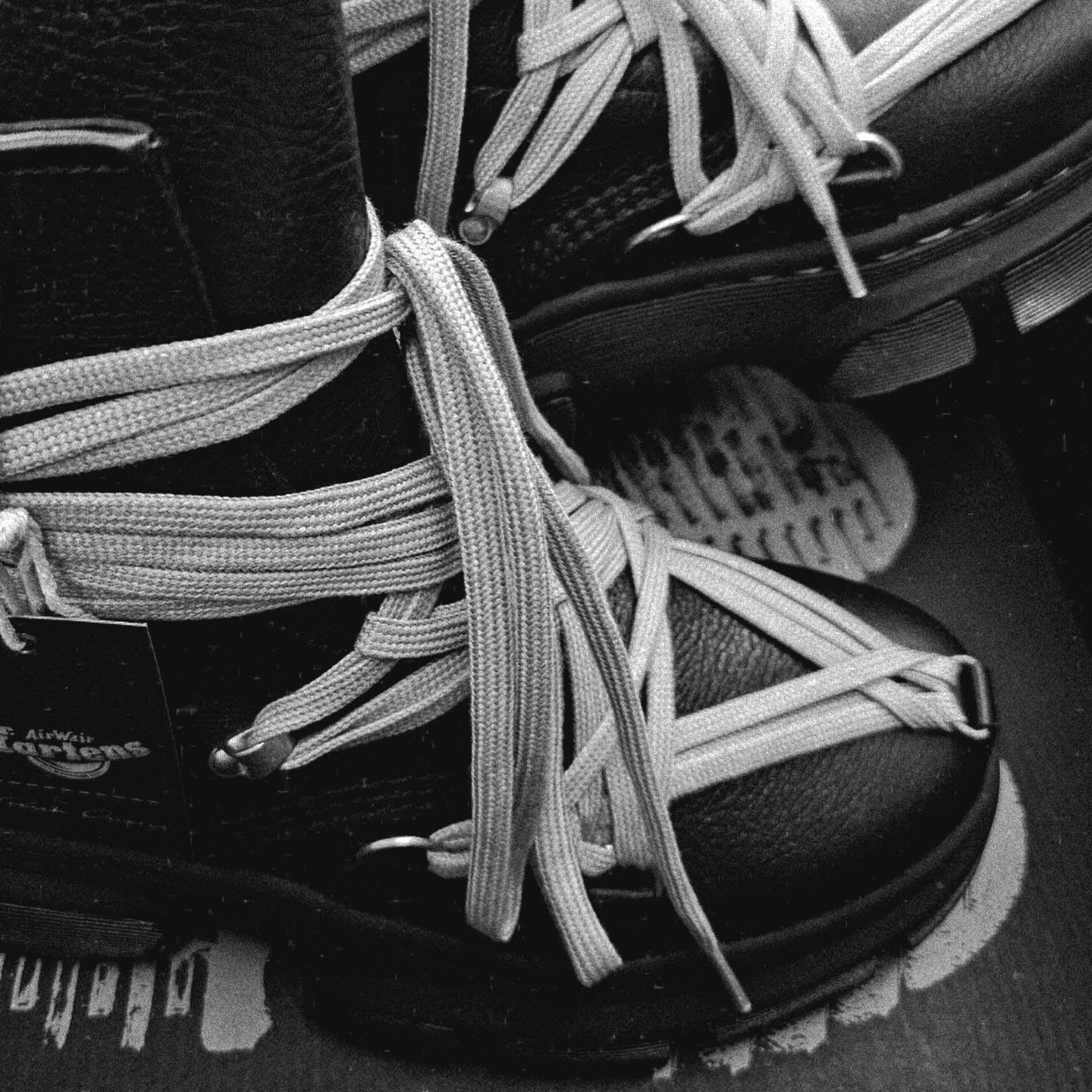Dr. Martens x Rick Owens 1460 DMXL Megalace Black 착용 스타일 - 2
