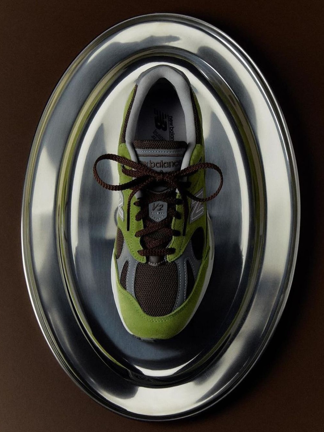 New Balance × Danielle Cathari 991v2 Matcha Chocolate Brown 착용 스타일 - 3