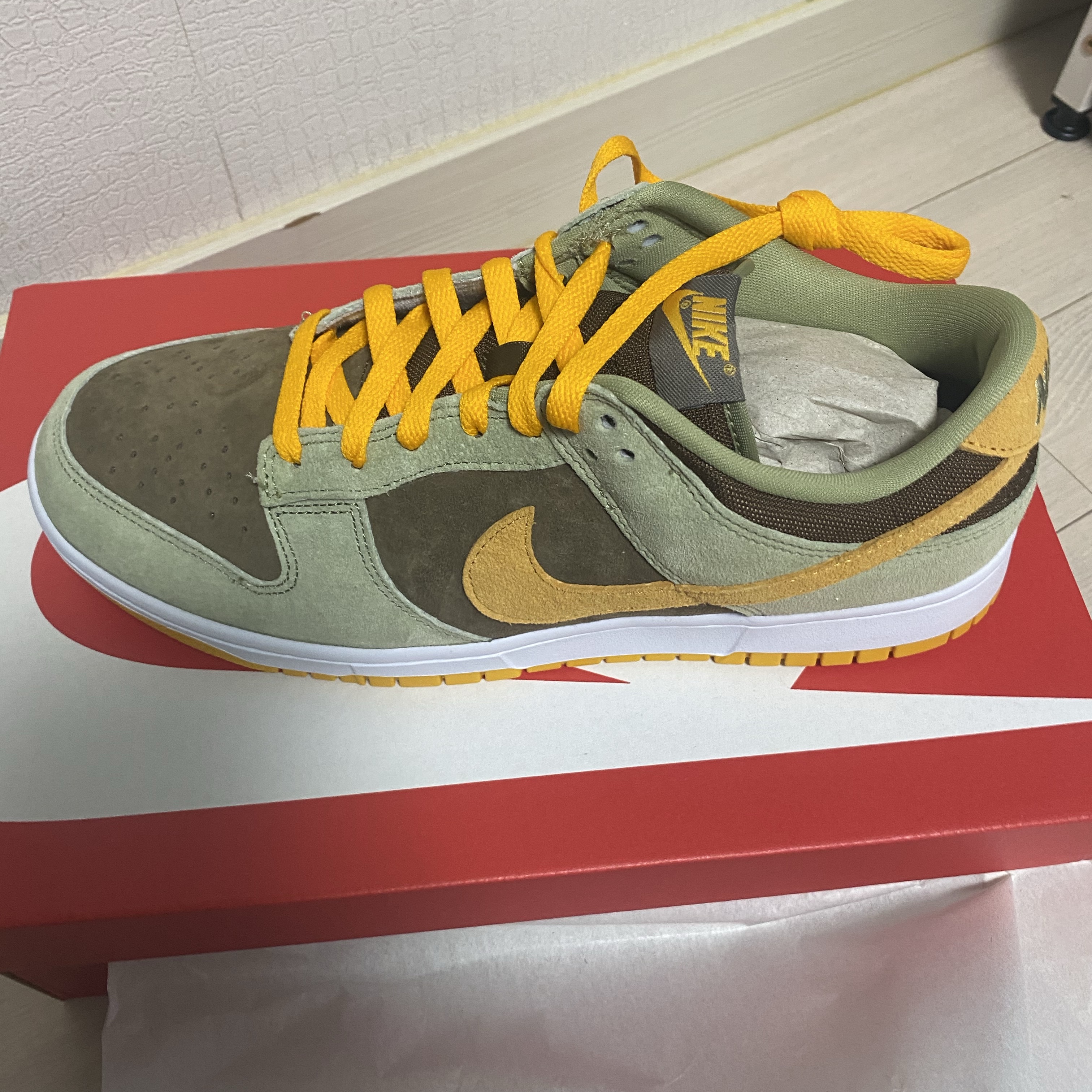 Nike Dunk Low SE Dusty Olive 착용 스타일 - 2