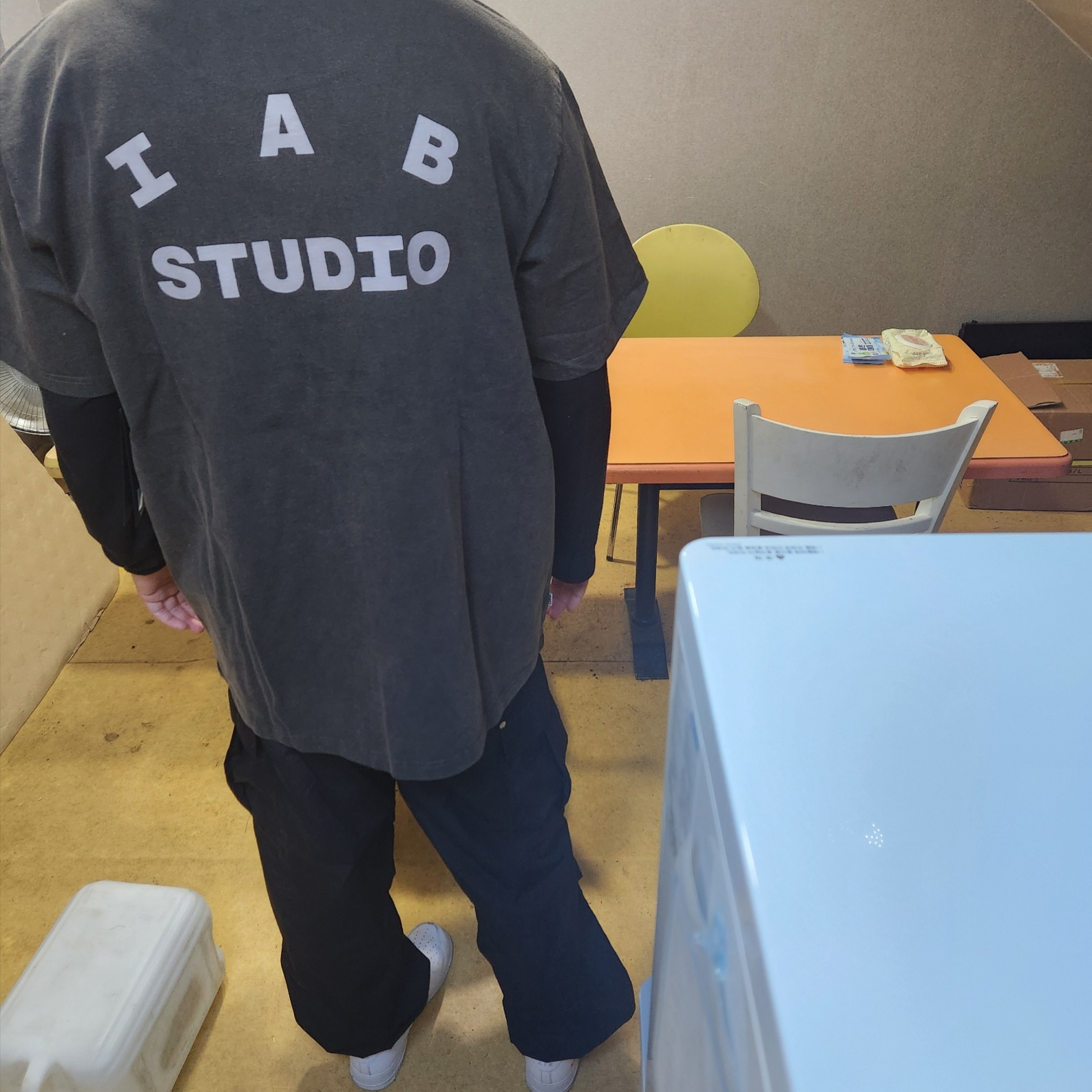 IAB Studio x Obey Icon Heavyweight Box T-Shirt Digital Black, Nike x Supreme Air Force 1 Low White 착용 스타일
