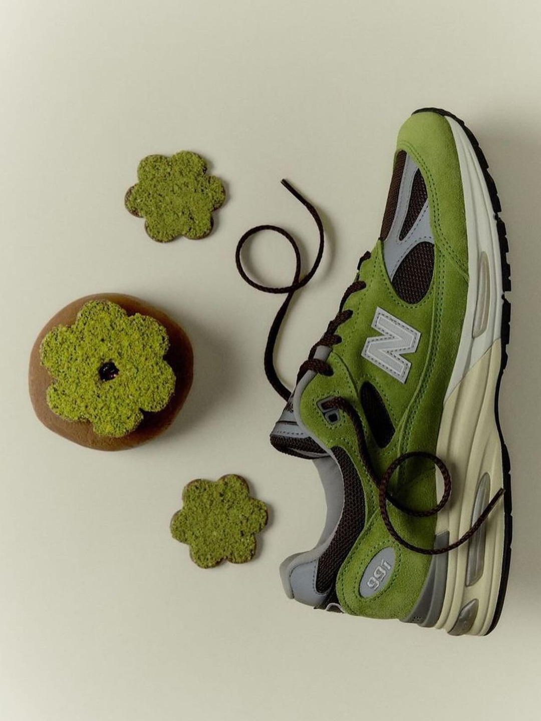 New Balance × Danielle Cathari 991v2 Matcha Chocolate Brown 착용 스타일 - 5