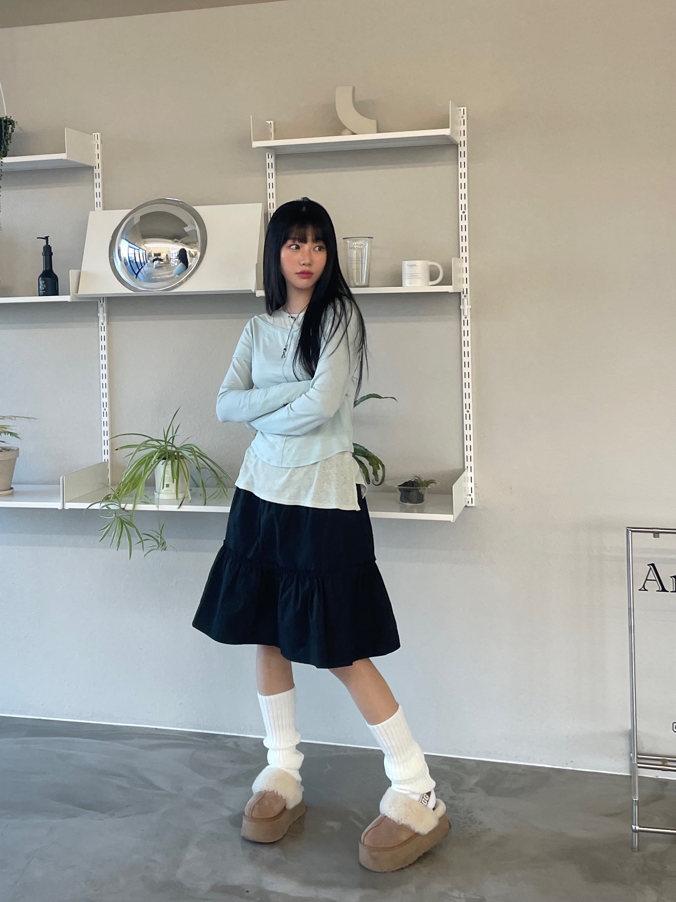 (W) Matin Kim Two Tone Layered Top Mint, (W) Glowny Tia Double Layered Ruffle Skirt Black 착용 스타일 - 2