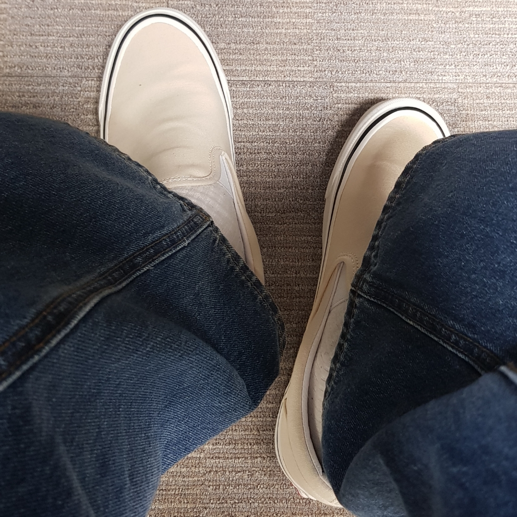 Vans Classic Slip-on 98 DX Anaheim Factory White 착용 스타일