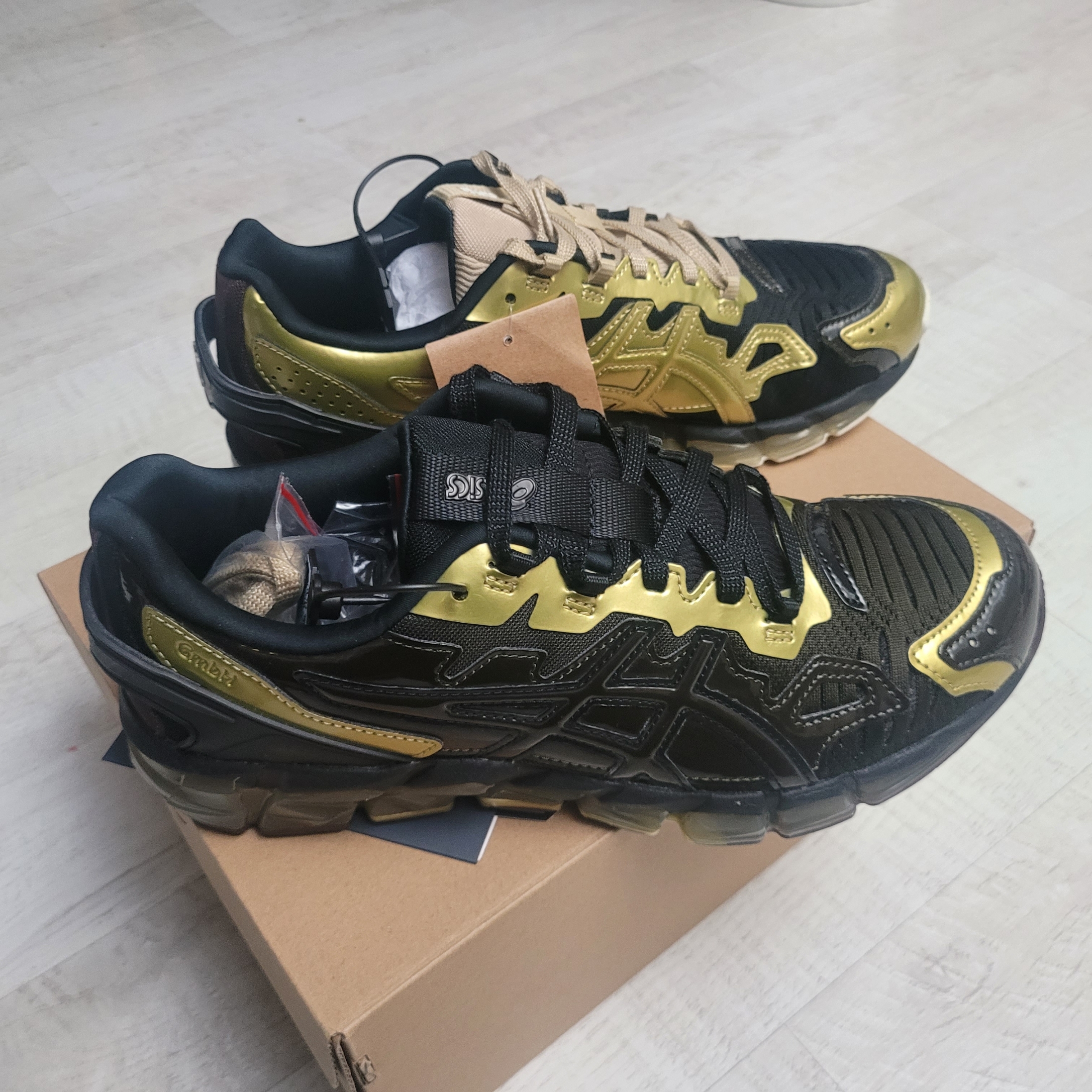 Asics x GmbH Gel-Quantum 360 6 Rich Gold Black Coffee 착용 스타일 - 1