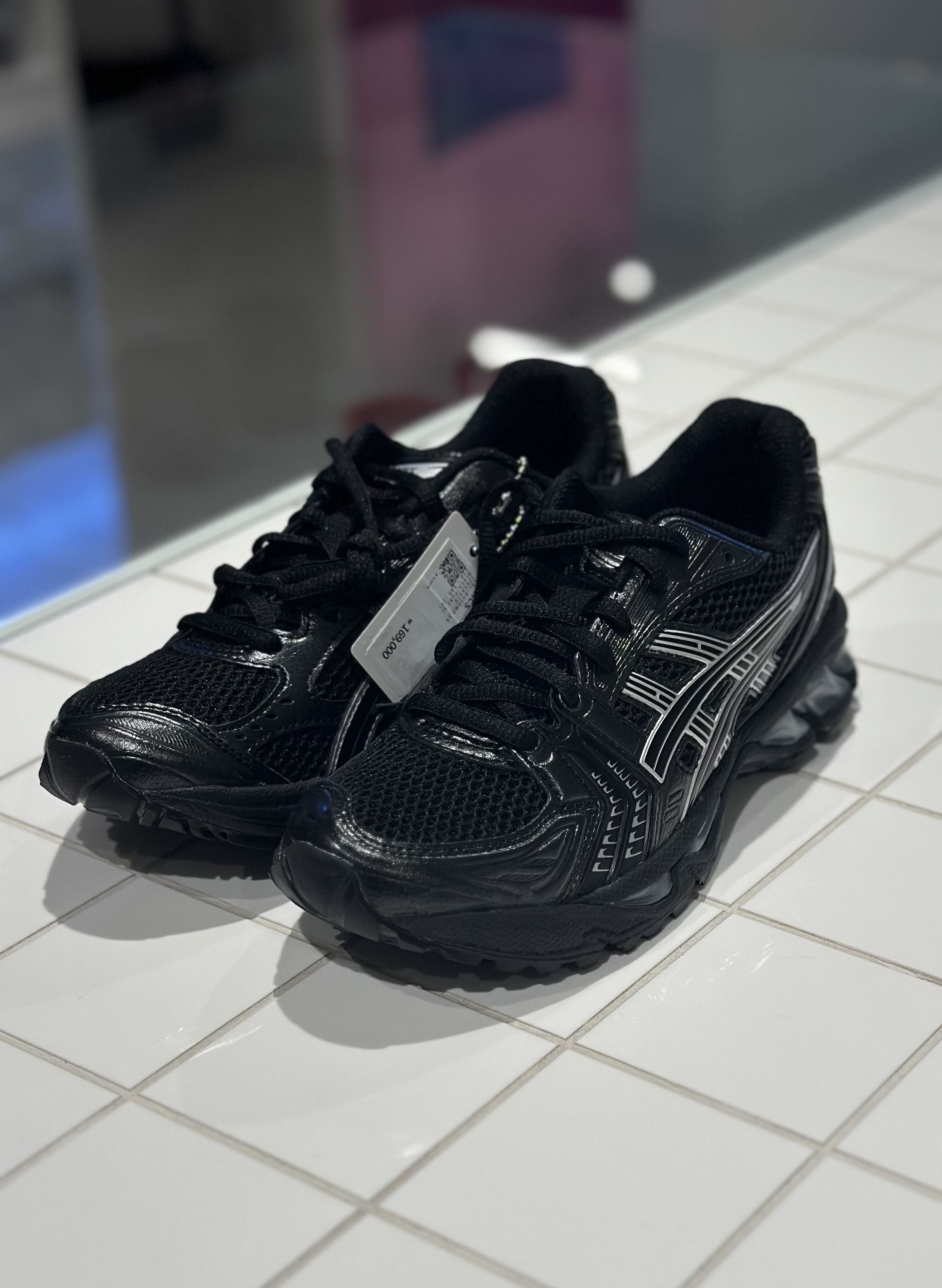 Asics Gel-Kayano 14 Black Pure Silver 착용 스타일 - 1