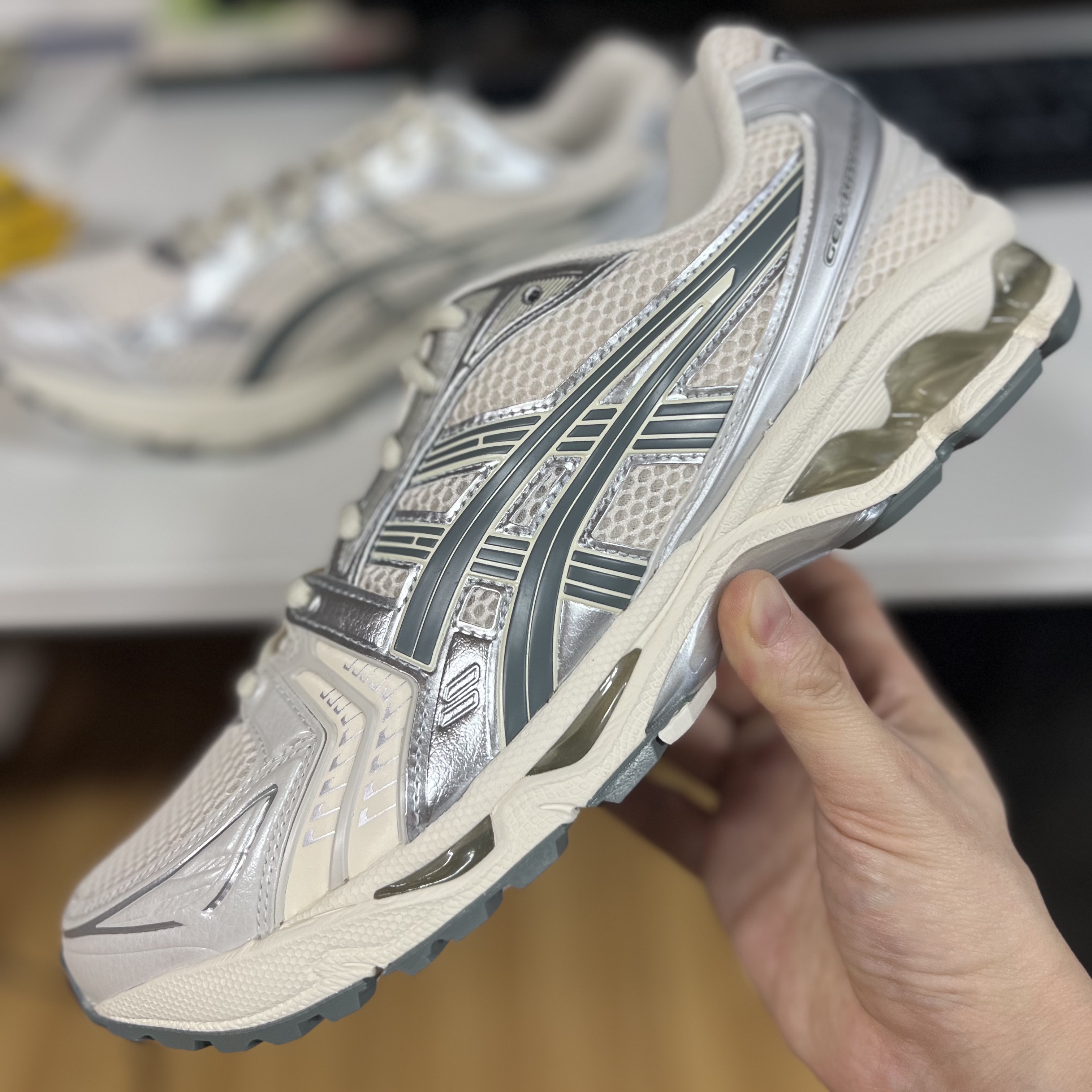 Asics Gel-Kayano 14 Birch Dark Pewter 착용 스타일