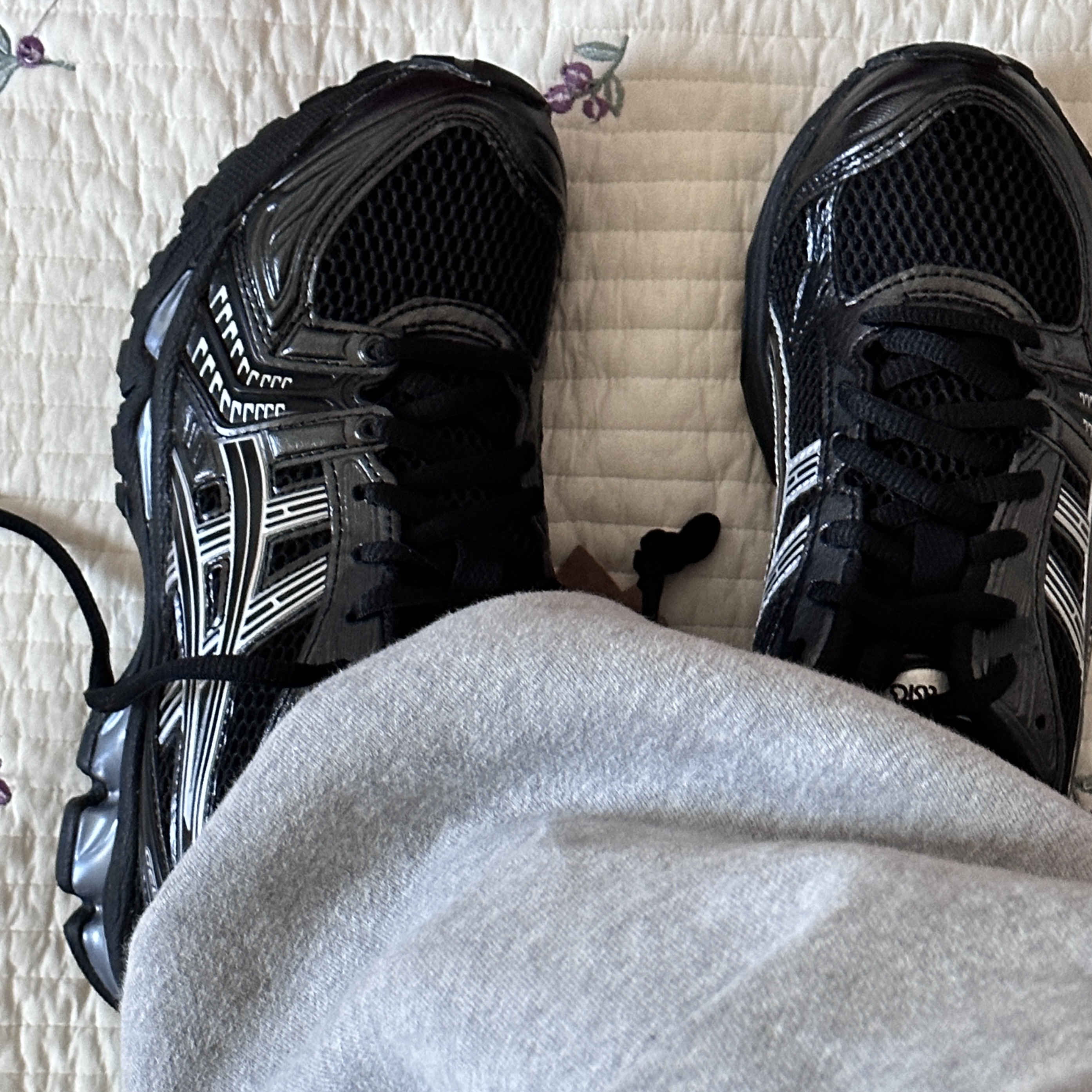Asics Gel-Kayano 14 Black Pure Silver 착용 스타일 - 1