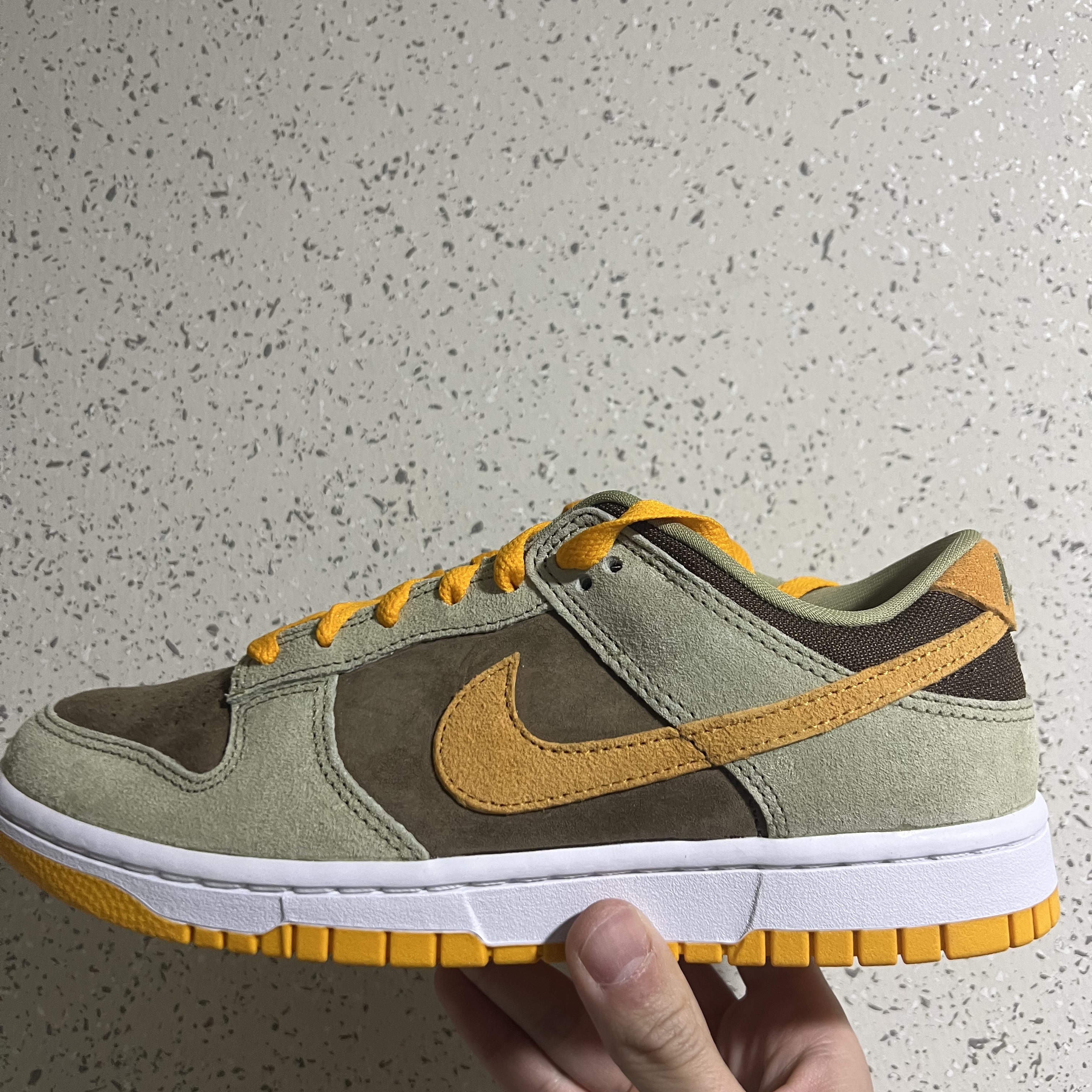 Nike Dunk Low SE Dusty Olive 착용 스타일