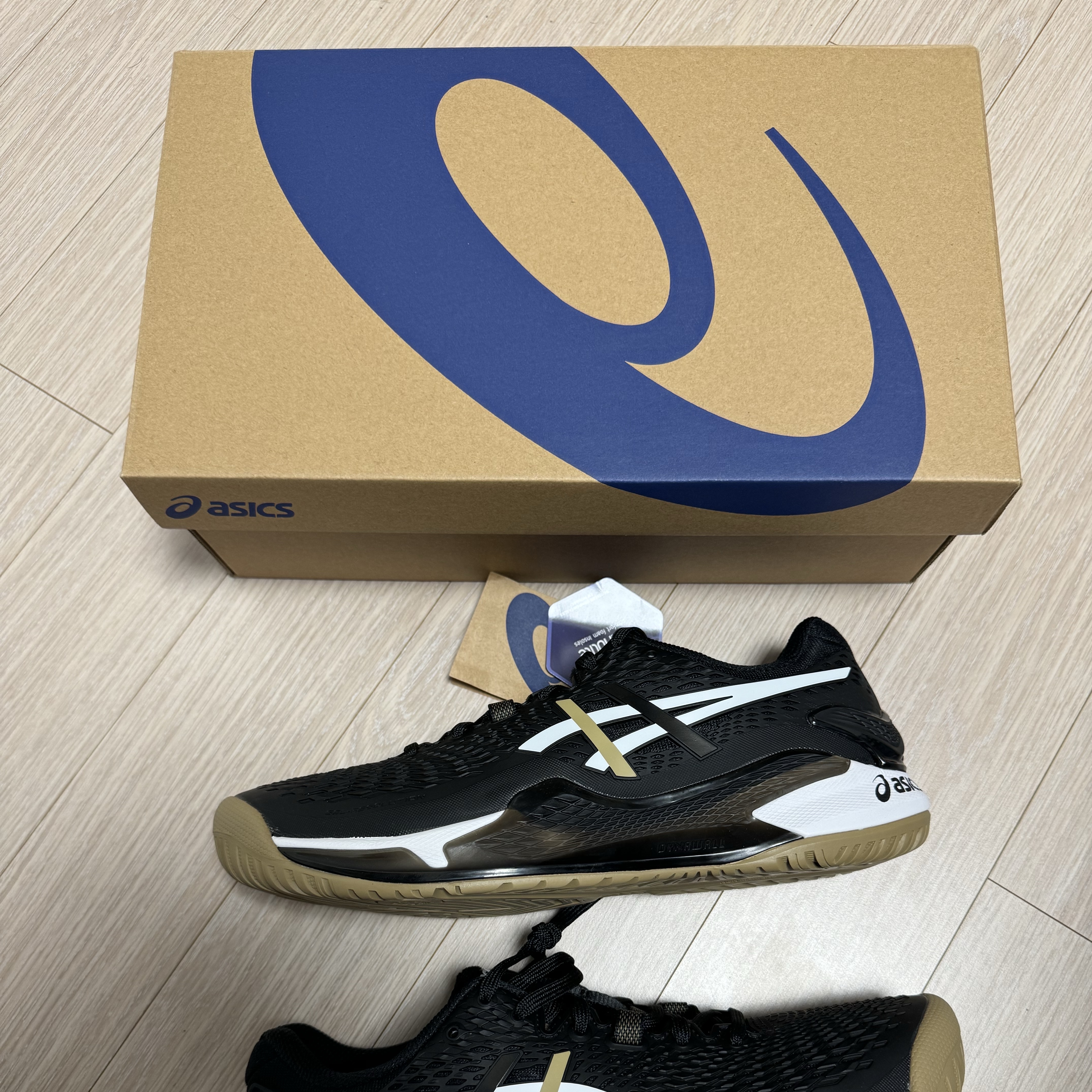 Asics x Hugo Boss Gel-Resolution 9 Black Camel 착용 스타일 - 2