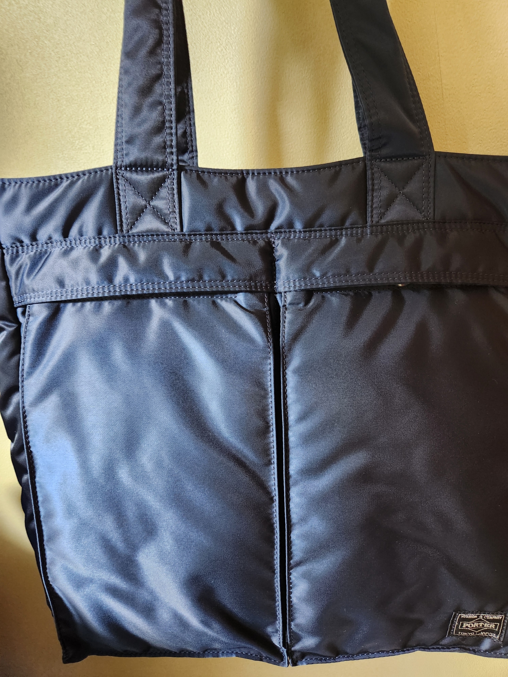 Porter Tanker 2Way Tote Bag Iron Blue 착용 스타일