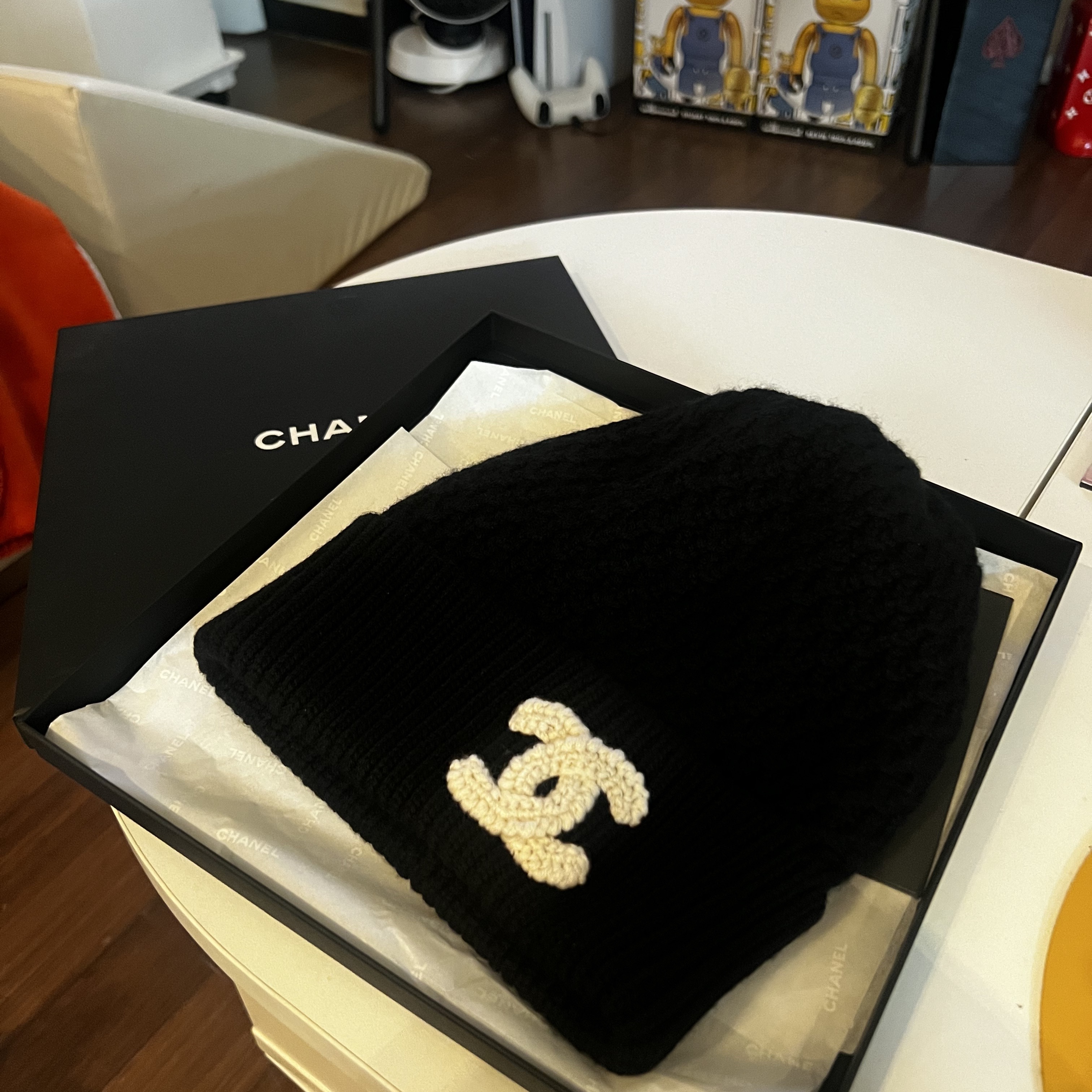 (W) Chanel Beanie Cashmere & Black White 착용 스타일