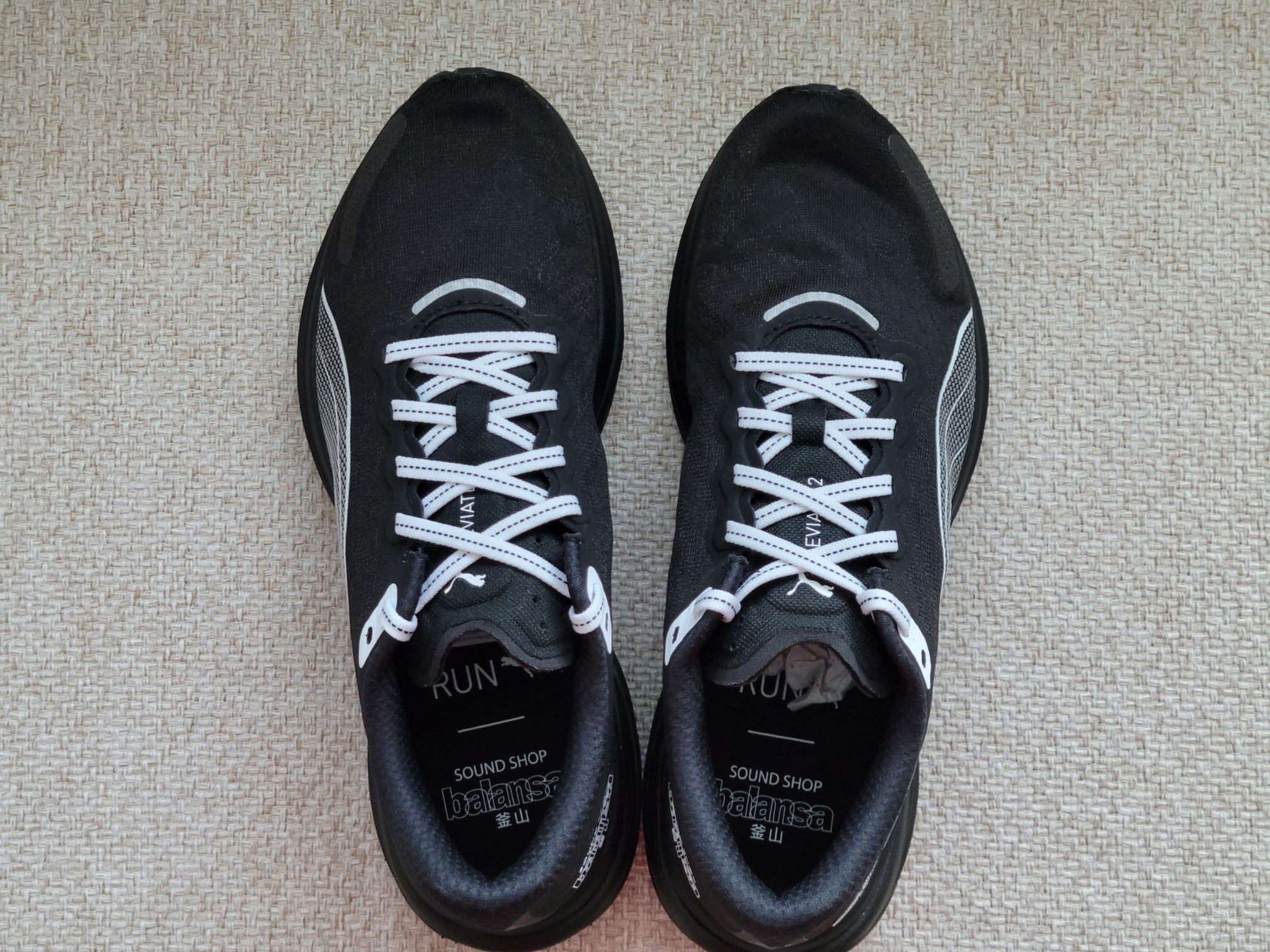 Puma x Balansa Deviate Nitro 2 Black White 착용 스타일 - 4