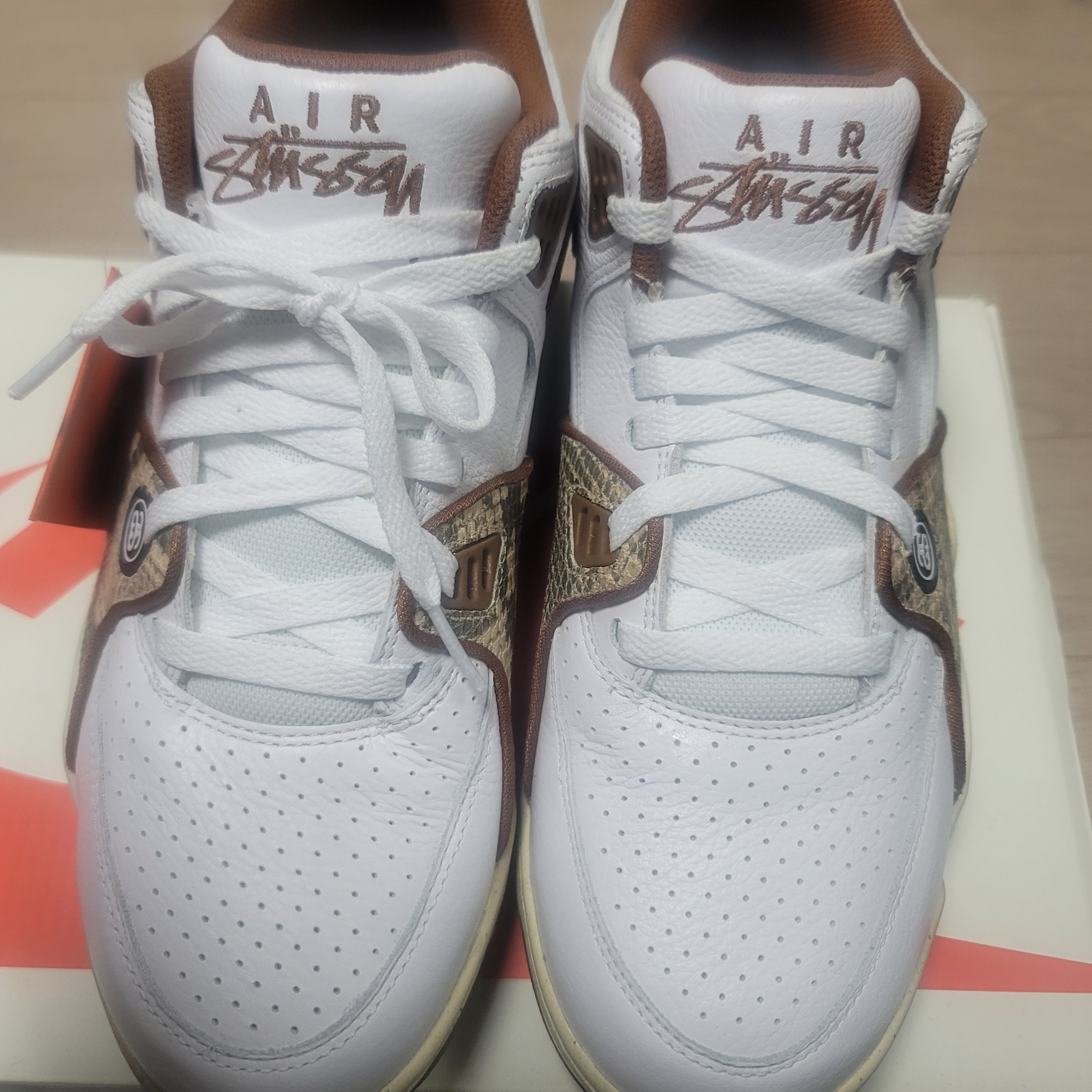 Nike x Stussy Air Flight 89 Low White and Pecan 착용 스타일 - 1