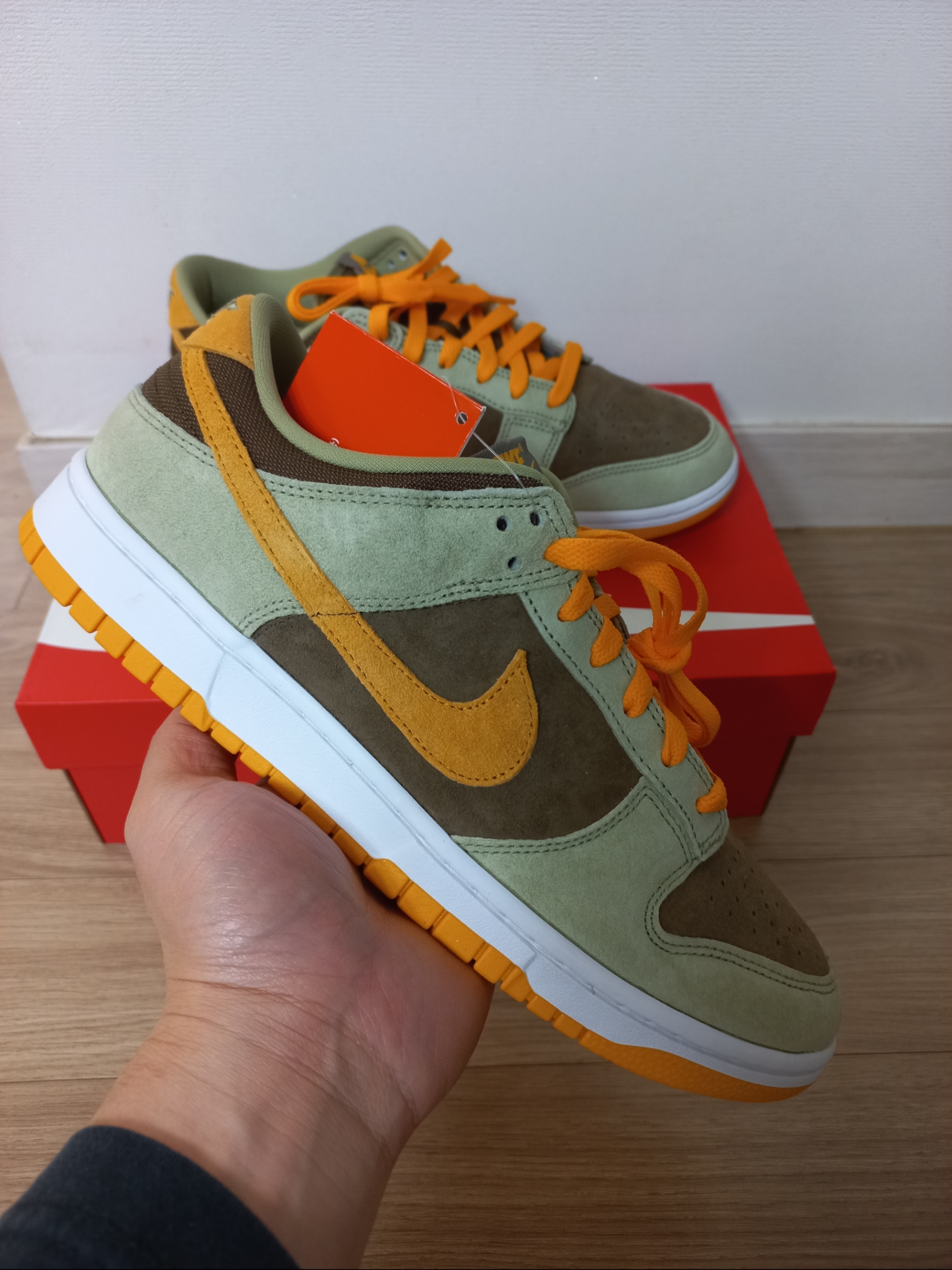 Nike Dunk Low SE Dusty Olive 착용 스타일 - 1