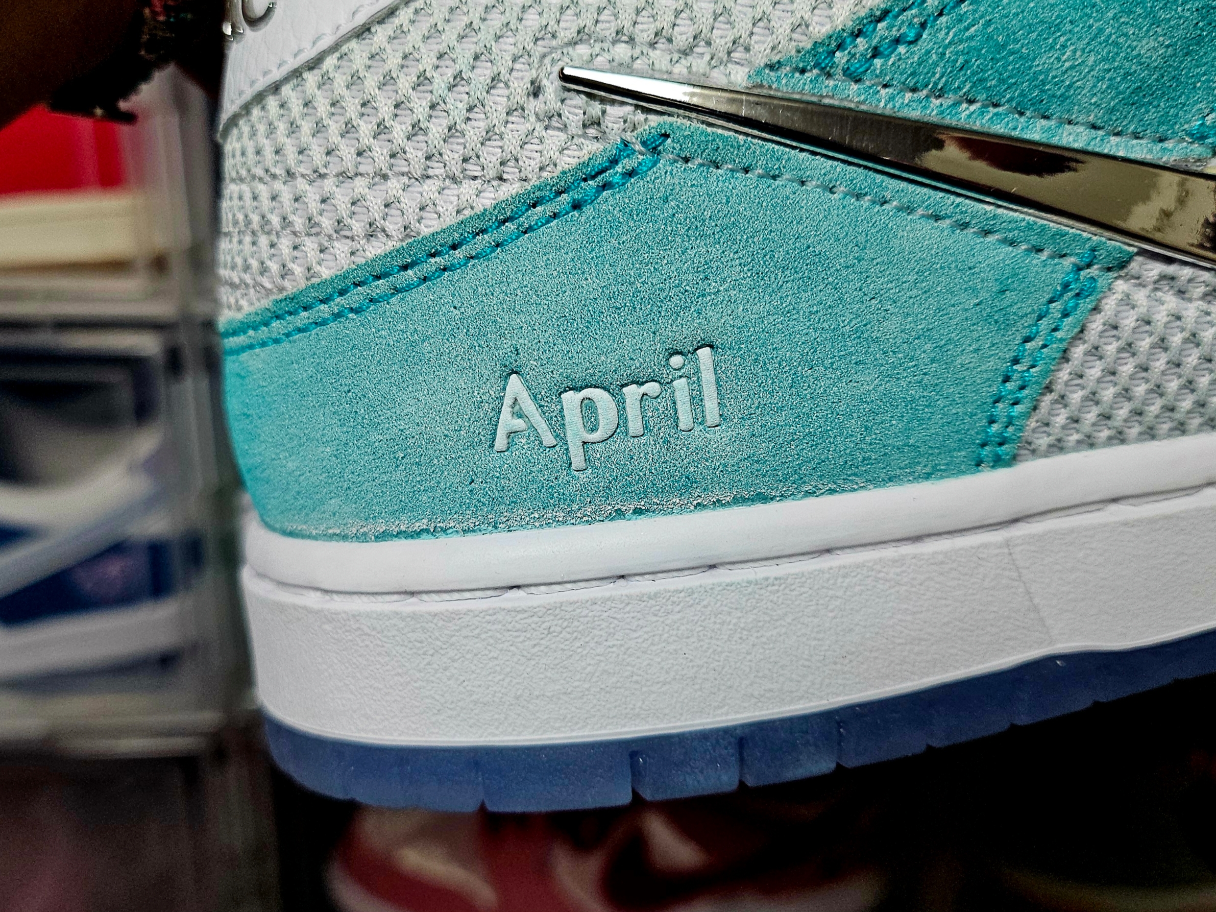Nike x April Skateboards SB Dunk Low Pro QS Racer Blue Metallic Silver 착용 스타일 - 5