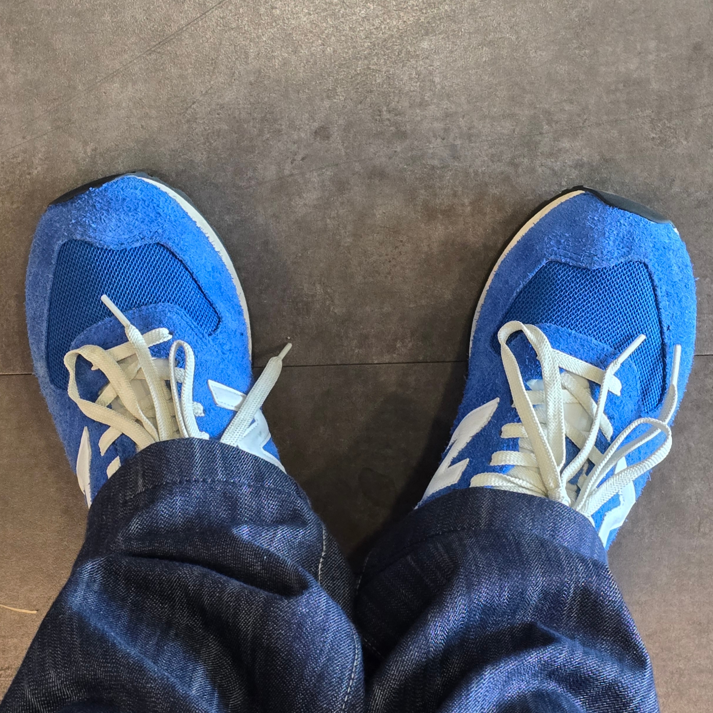 New Balance 574 Heritage Blue White 착용 스타일