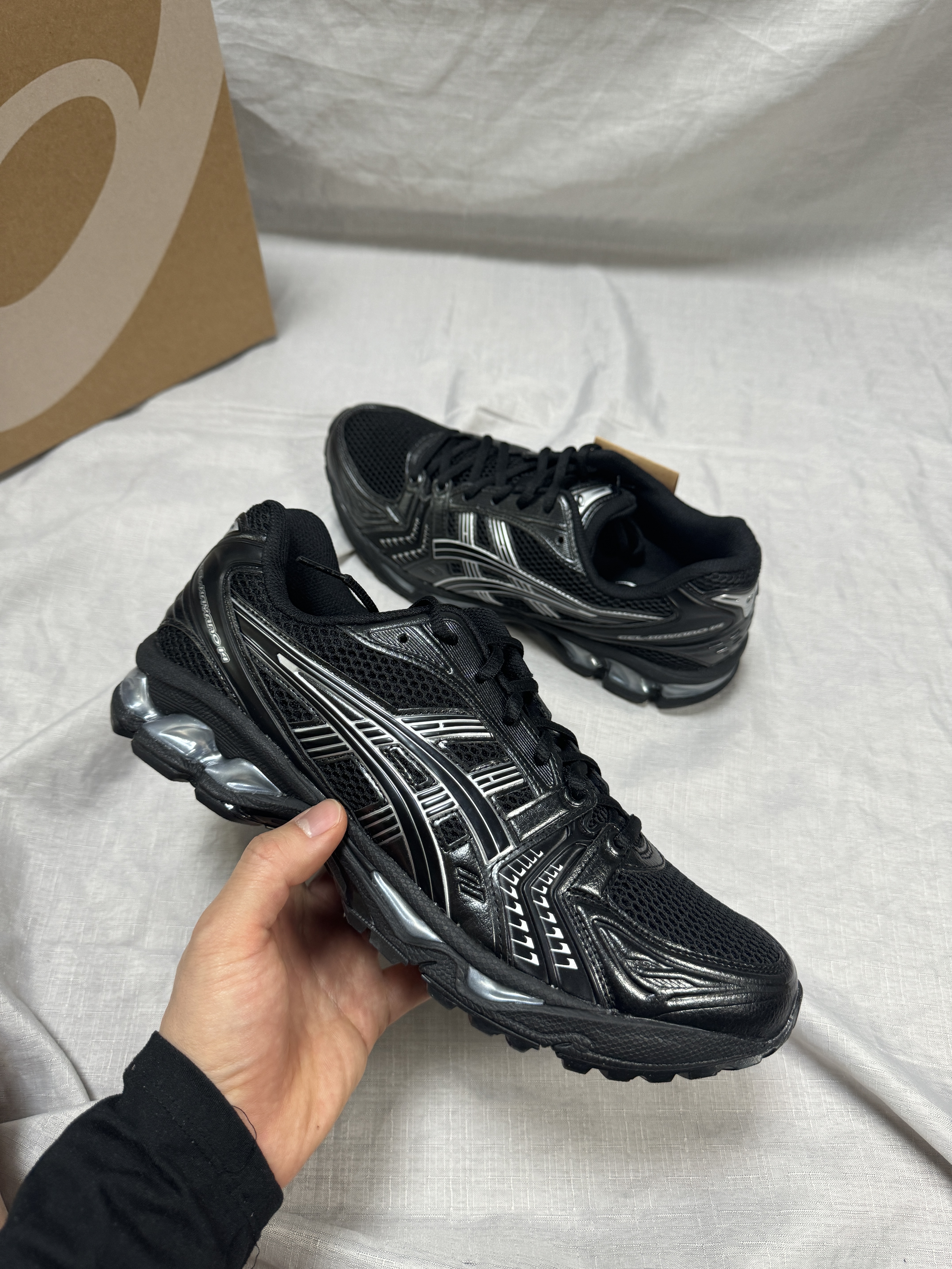 Asics Gel-Kayano 14 Black Pure Silver 착용 스타일