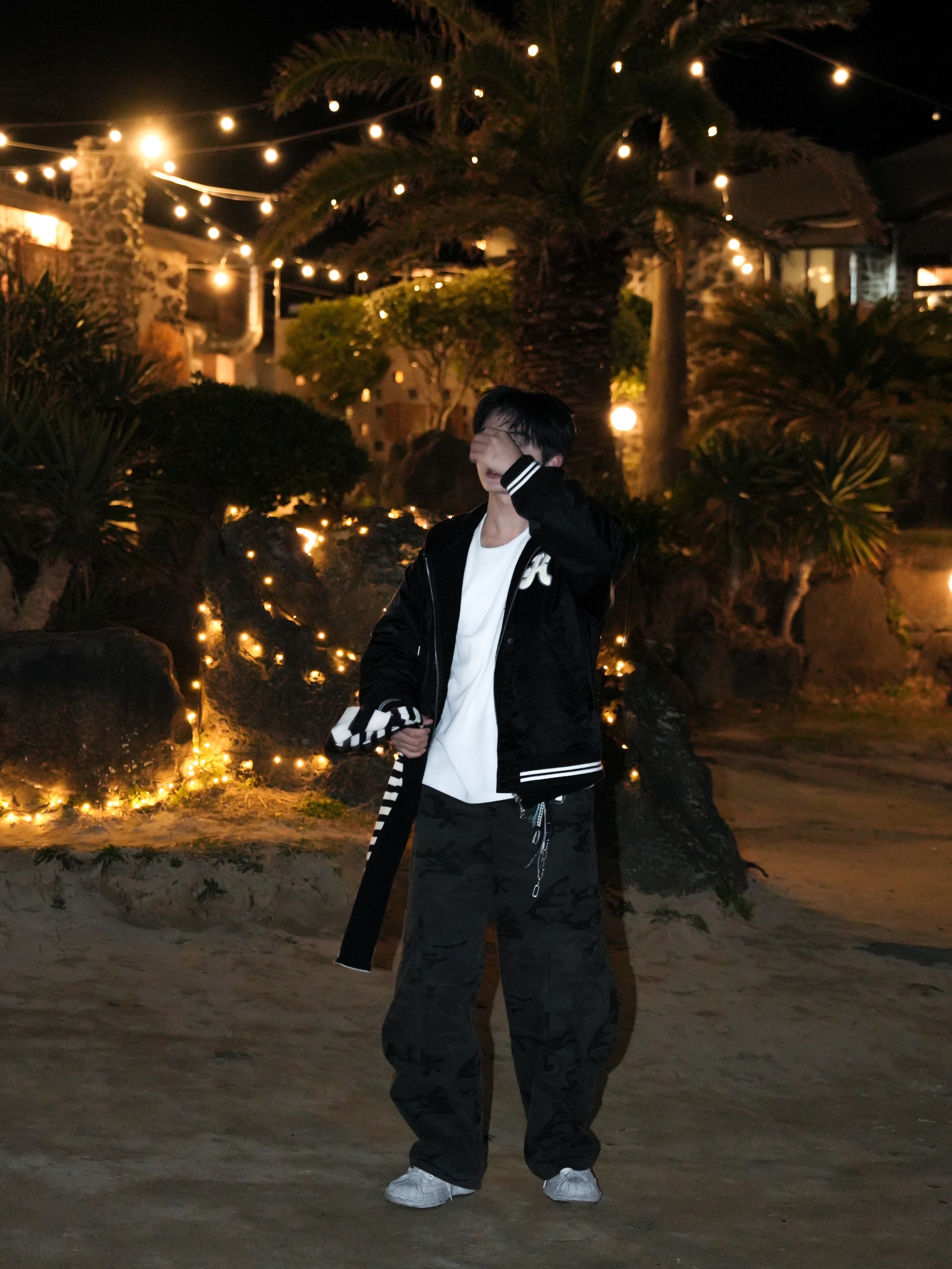 Karactor Lumping Cargo Pants Camo, Maison Mihara Yasuhiro Blakey OG Sole Canvas Low-top Sneakers White 착용 스타일 - 1